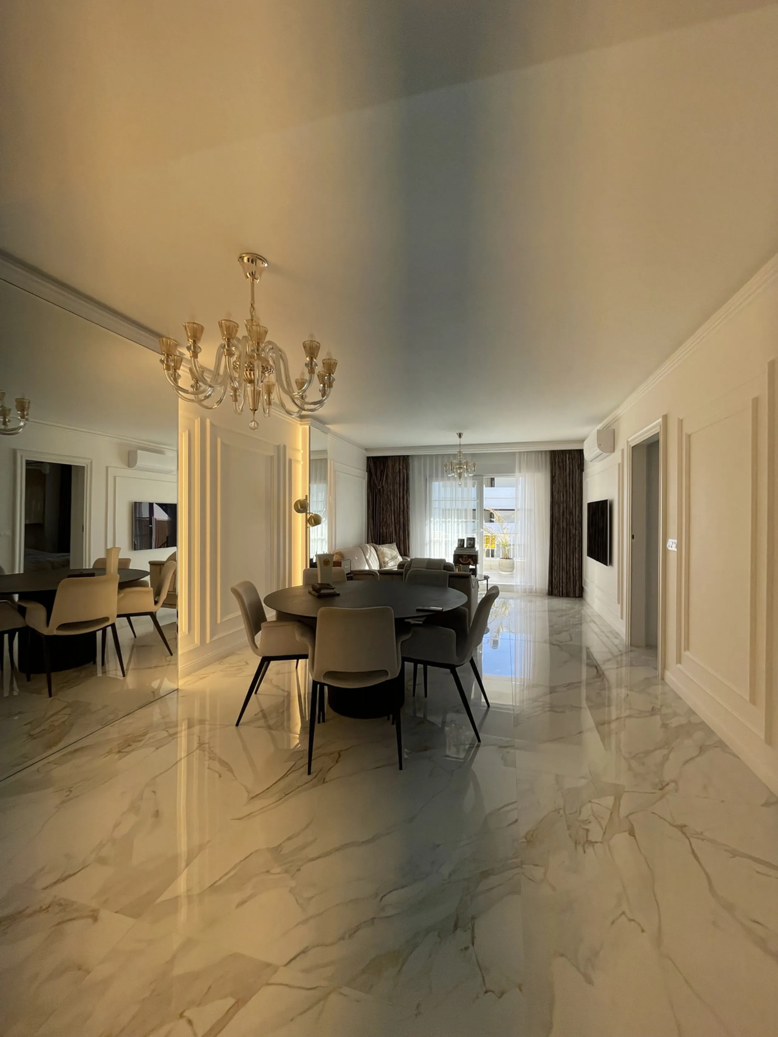 This exceptional luxury apartment is situated in the prestigious Puente Romano enclave on Marbella's renowned Golden Mile, Malaga.