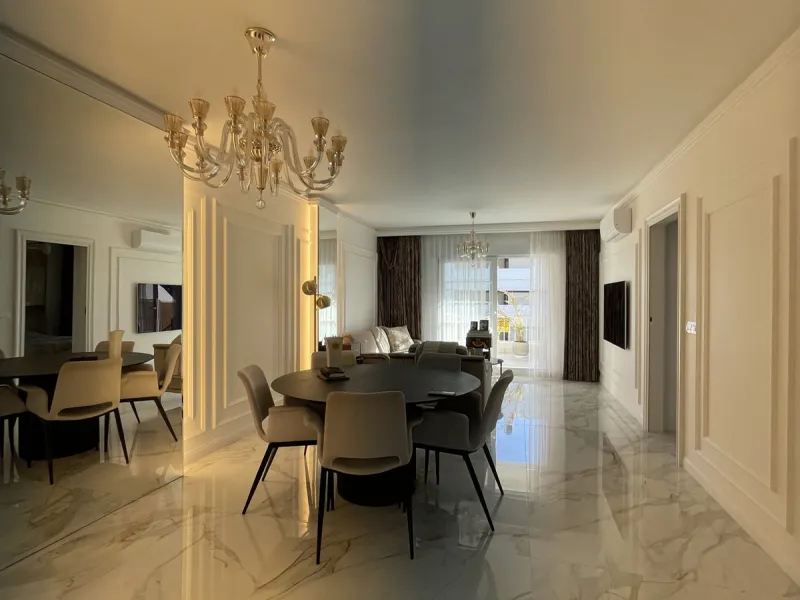 This exceptional luxury apartment is situated in the prestigious Puente Romano enclave on Marbella's renowned Golden Mile, Malaga.