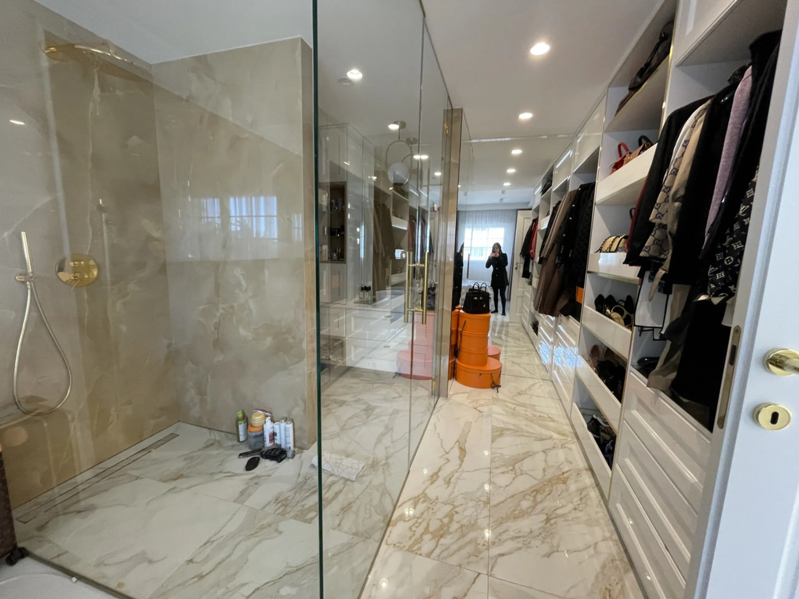 This exceptional luxury apartment is situated in the prestigious Puente Romano enclave on Marbella's renowned Golden Mile, Malaga.