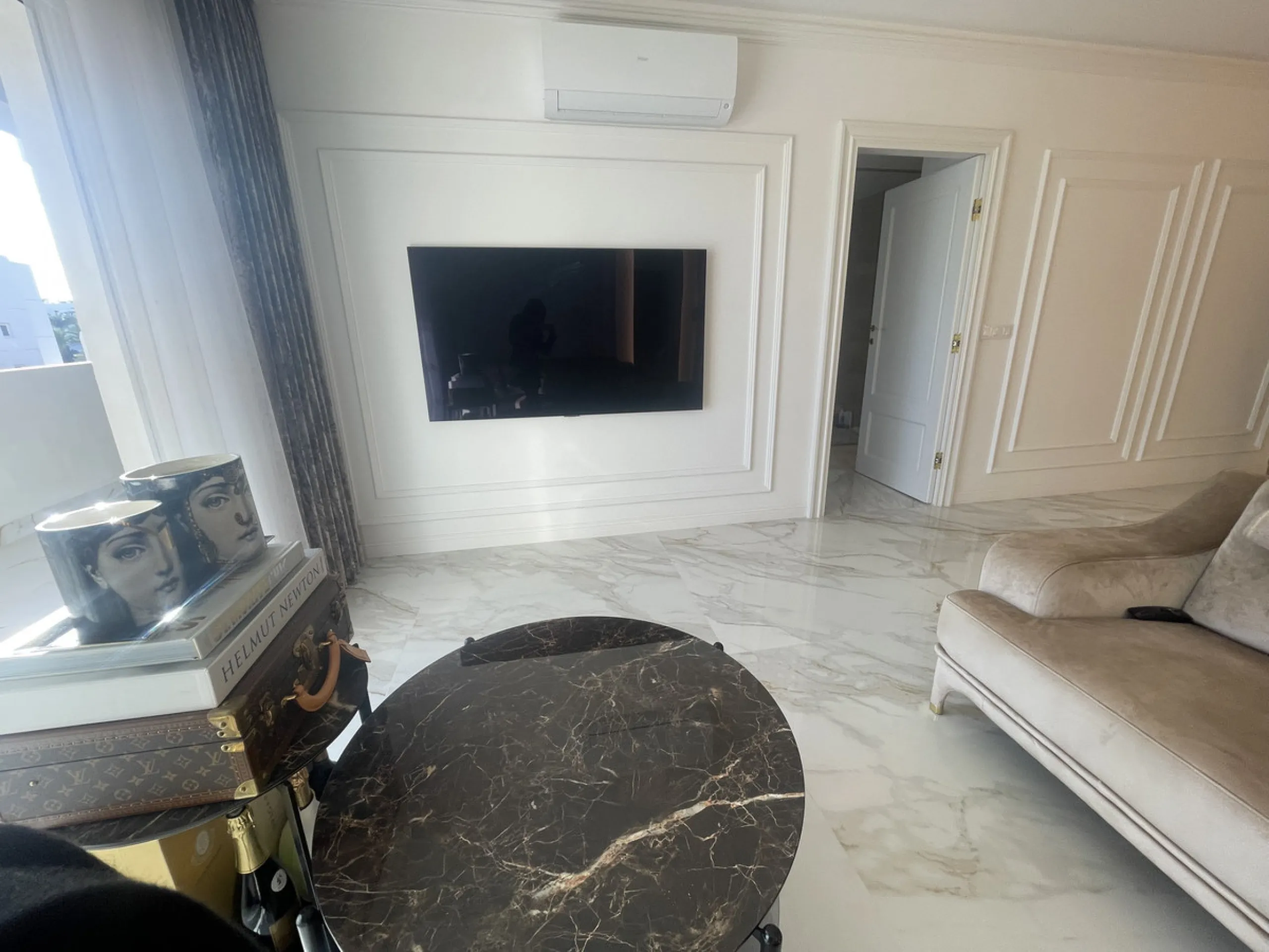 This exceptional luxury apartment is situated in the prestigious Puente Romano enclave on Marbella's renowned Golden Mile, Malaga.