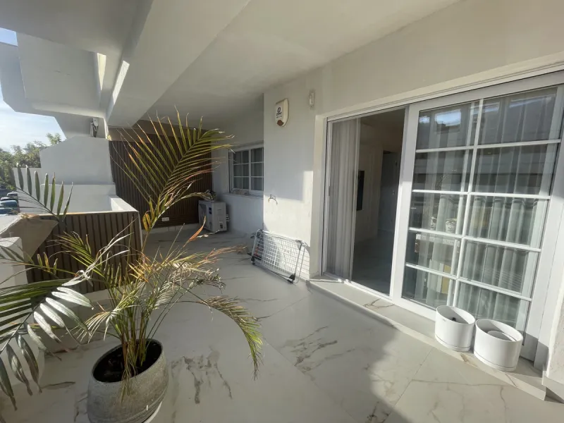 This exceptional luxury apartment is situated in the prestigious Puente Romano enclave on Marbella's renowned Golden Mile, Malaga.