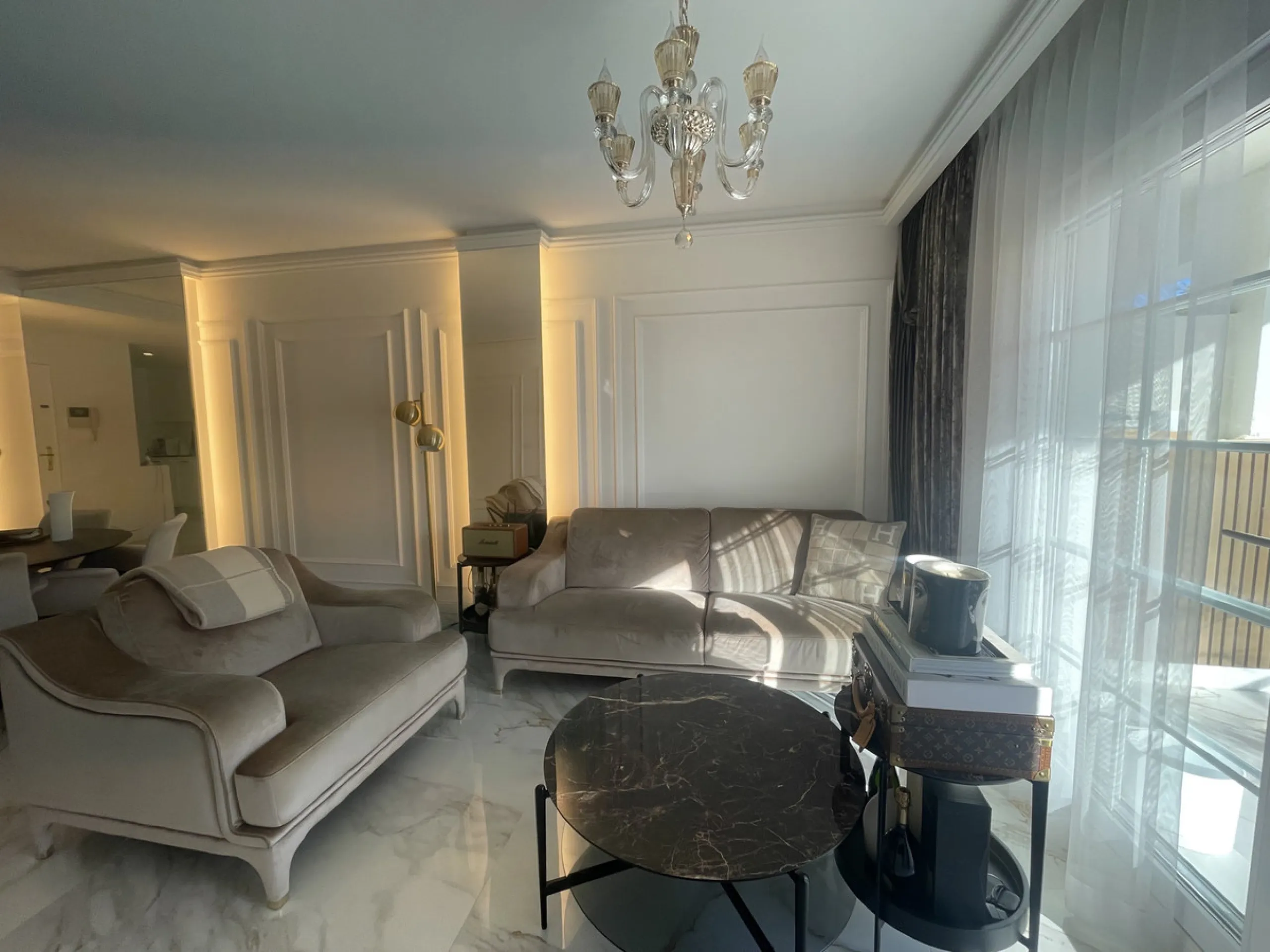 This exceptional luxury apartment is situated in the prestigious Puente Romano enclave on Marbella's renowned Golden Mile, Malaga.