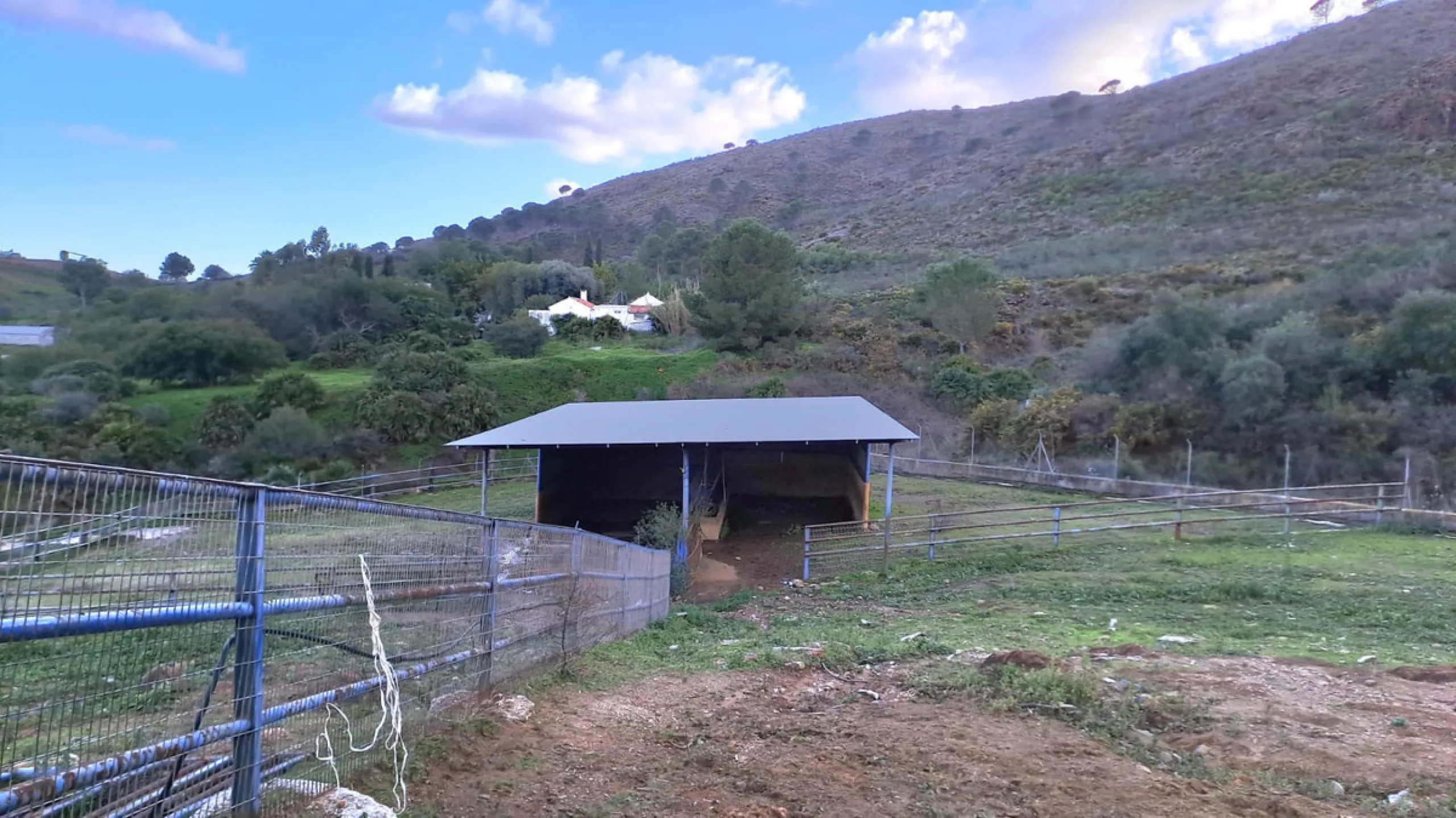 Commercial - Other в продаже в Mijas, Málaga. В доме 8 спален и 10 ванных комнат. Площадь дома 2650 м². Площадь участка 100000 м²