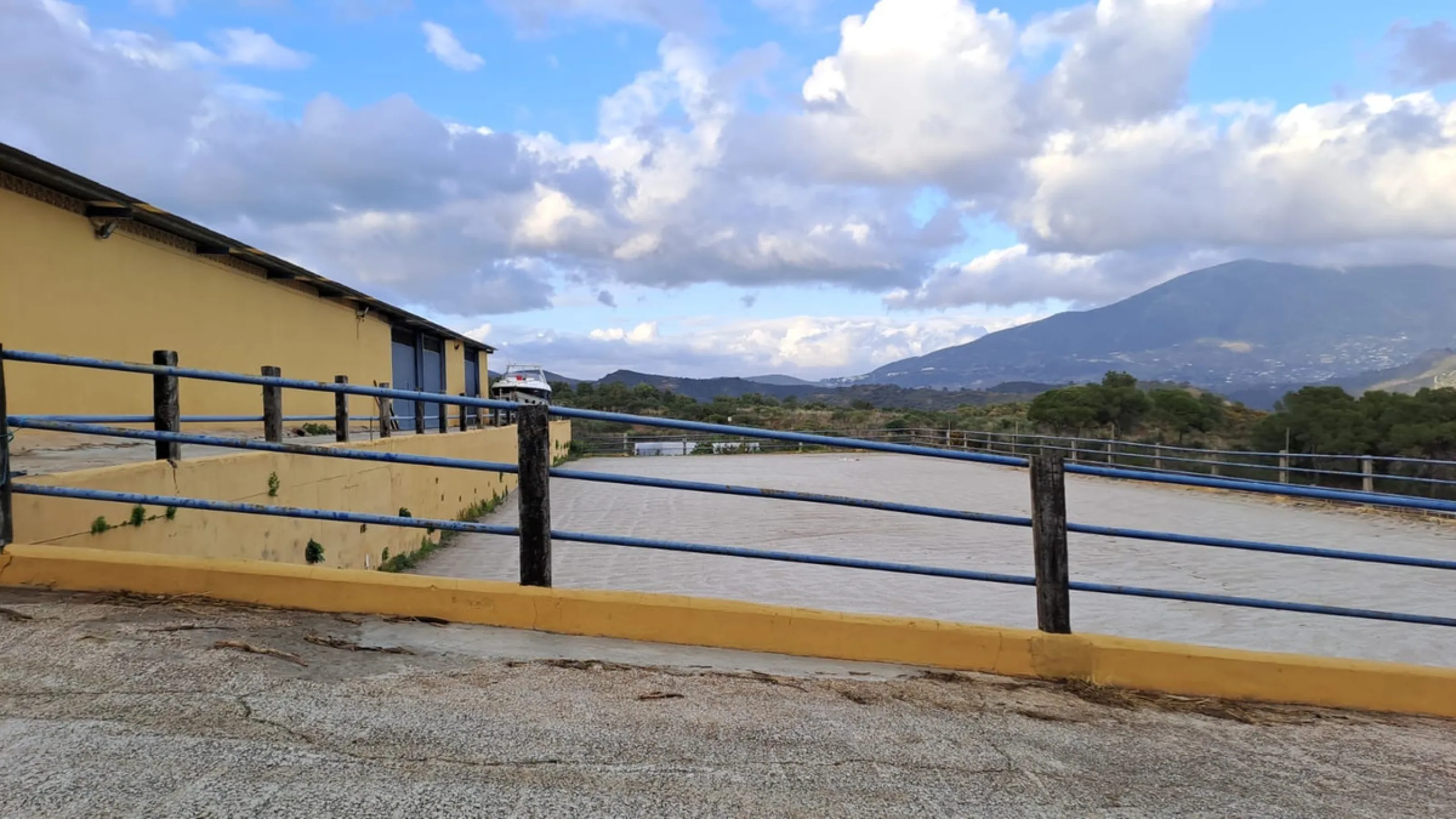 Commercial - Other в продаже в Mijas, Málaga. В доме 8 спален и 10 ванных комнат. Площадь дома 2650 м². Площадь участка 100000 м²