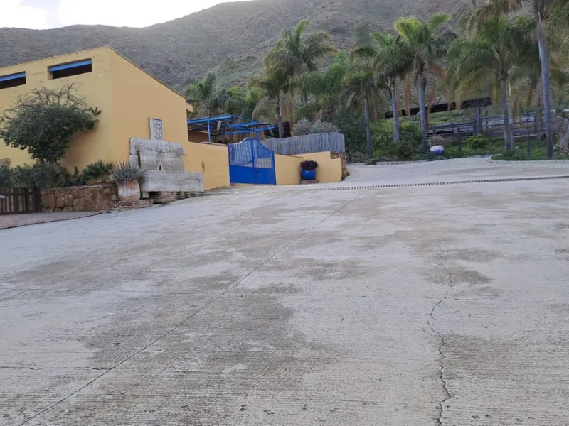 Commercial - Other в продаже в Mijas, Málaga. В доме 8 спален и 10 ванных комнат. Площадь дома 2650 м². Площадь участка 100000 м²