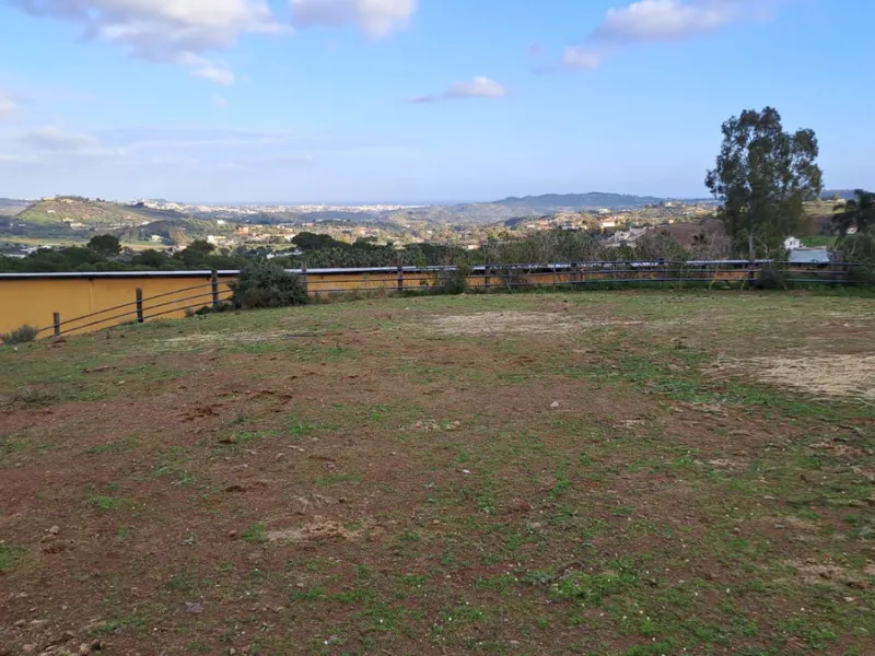 Commercial - Other в продаже в Mijas, Málaga. В доме 8 спален и 10 ванных комнат. Площадь дома 2650 м². Площадь участка 100000 м²