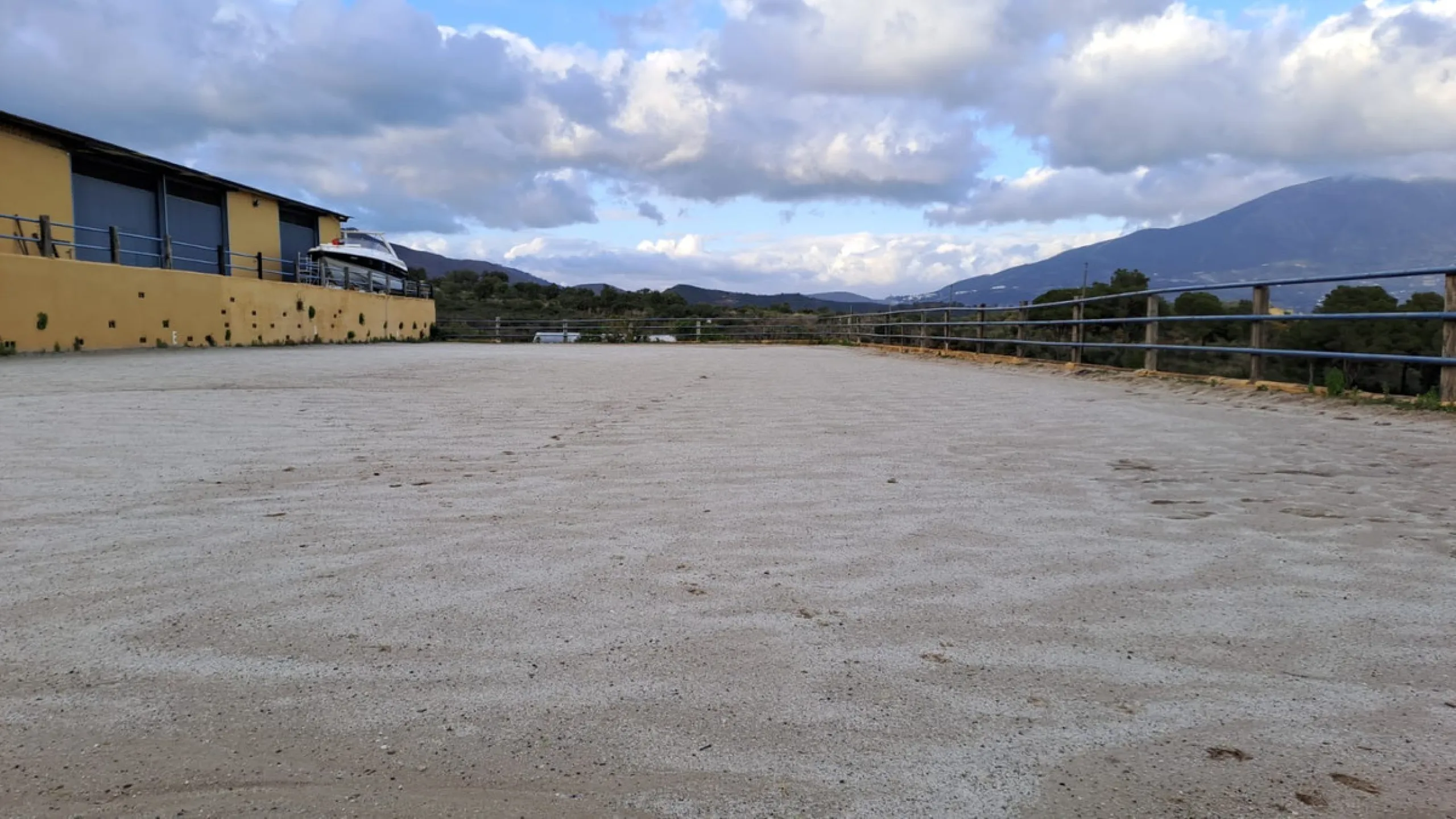 Commercial - Other в продаже в Mijas, Málaga. В доме 8 спален и 10 ванных комнат. Площадь дома 2650 м². Площадь участка 100000 м²