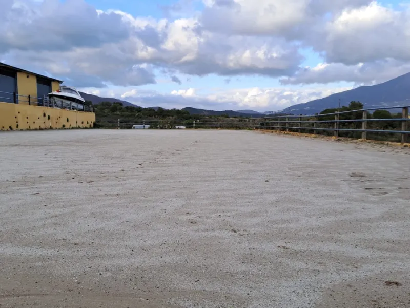Commercial - Other в продаже в Mijas, Málaga. В доме 8 спален и 10 ванных комнат. Площадь дома 2650 м². Площадь участка 100000 м²