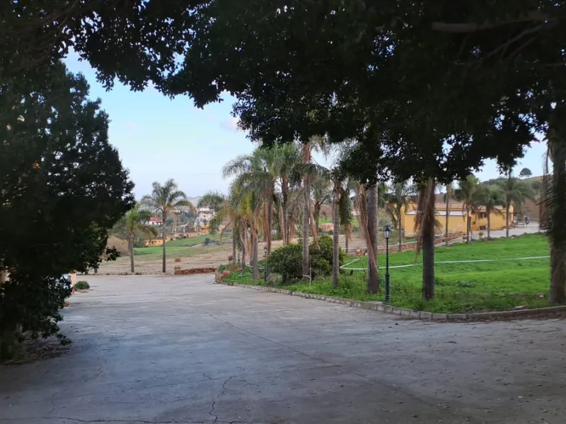 Commercial - Other в продаже в Mijas, Málaga. В доме 8 спален и 10 ванных комнат. Площадь дома 2650 м². Площадь участка 100000 м²