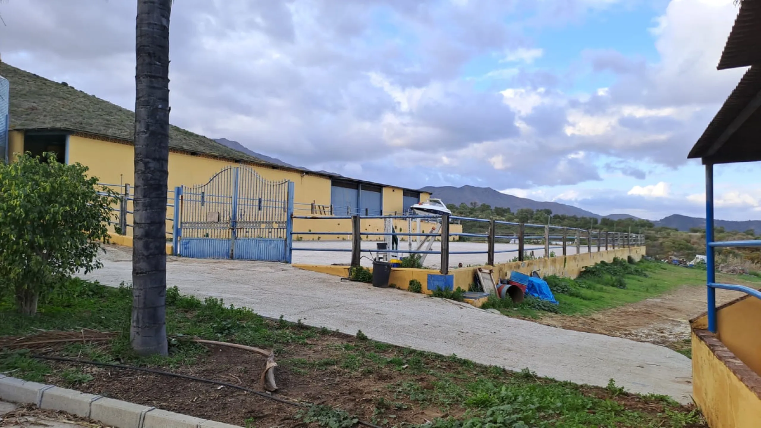 Commercial - Other в продаже в Mijas, Málaga. В доме 8 спален и 10 ванных комнат. Площадь дома 2650 м². Площадь участка 100000 м²