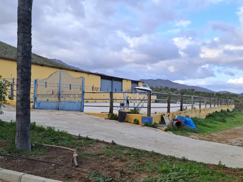 Commercial - Other в продаже в Mijas, Málaga. В доме 8 спален и 10 ванных комнат. Площадь дома 2650 м². Площадь участка 100000 м²