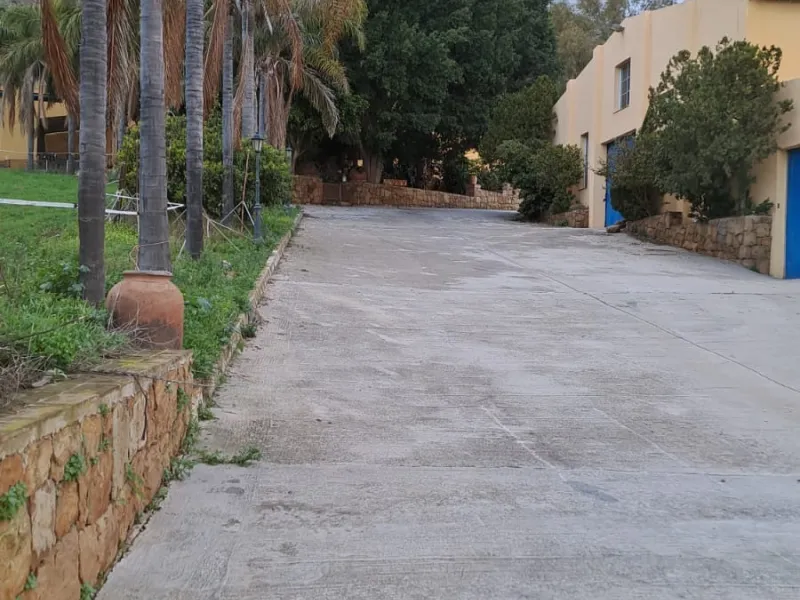 Commercial - Other в продаже в Mijas, Málaga. В доме 8 спален и 10 ванных комнат. Площадь дома 2650 м². Площадь участка 100000 м²