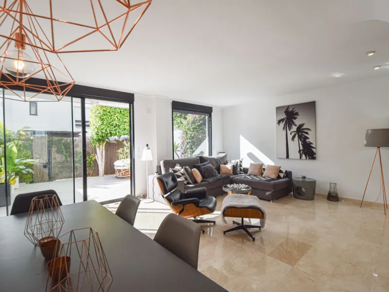 Discover this exclusive townhouse just steps from the beach, located in one of the most sought-after areas of Marbella, on the beachfront of Guadalmina Baja/San Pedro de Alcántara.