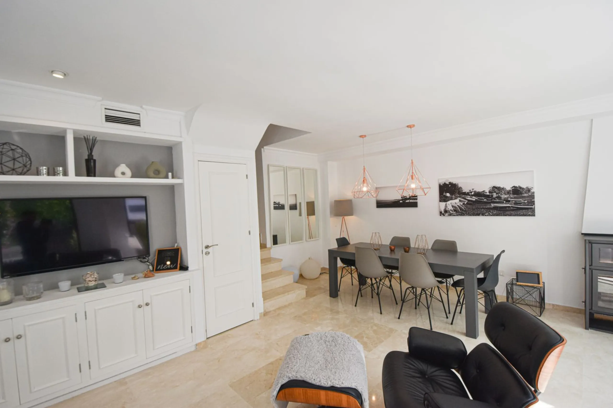 Discover this exclusive townhouse just steps from the beach, located in one of the most sought-after areas of Marbella, on the beachfront of Guadalmina Baja/San Pedro de Alcántara.