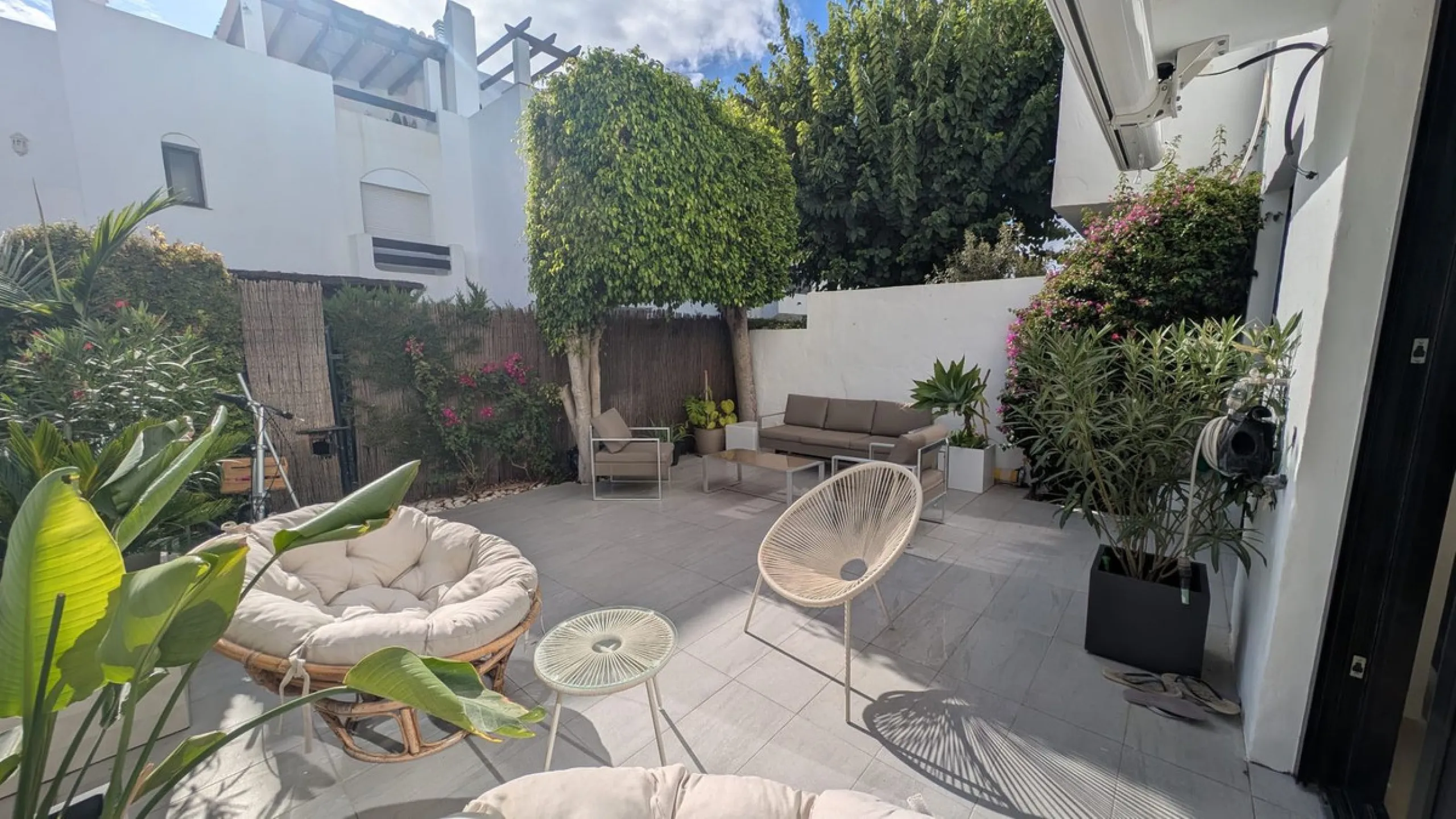 Discover this exclusive townhouse just steps from the beach, located in one of the most sought-after areas of Marbella, on the beachfront of Guadalmina Baja/San Pedro de Alcántara.