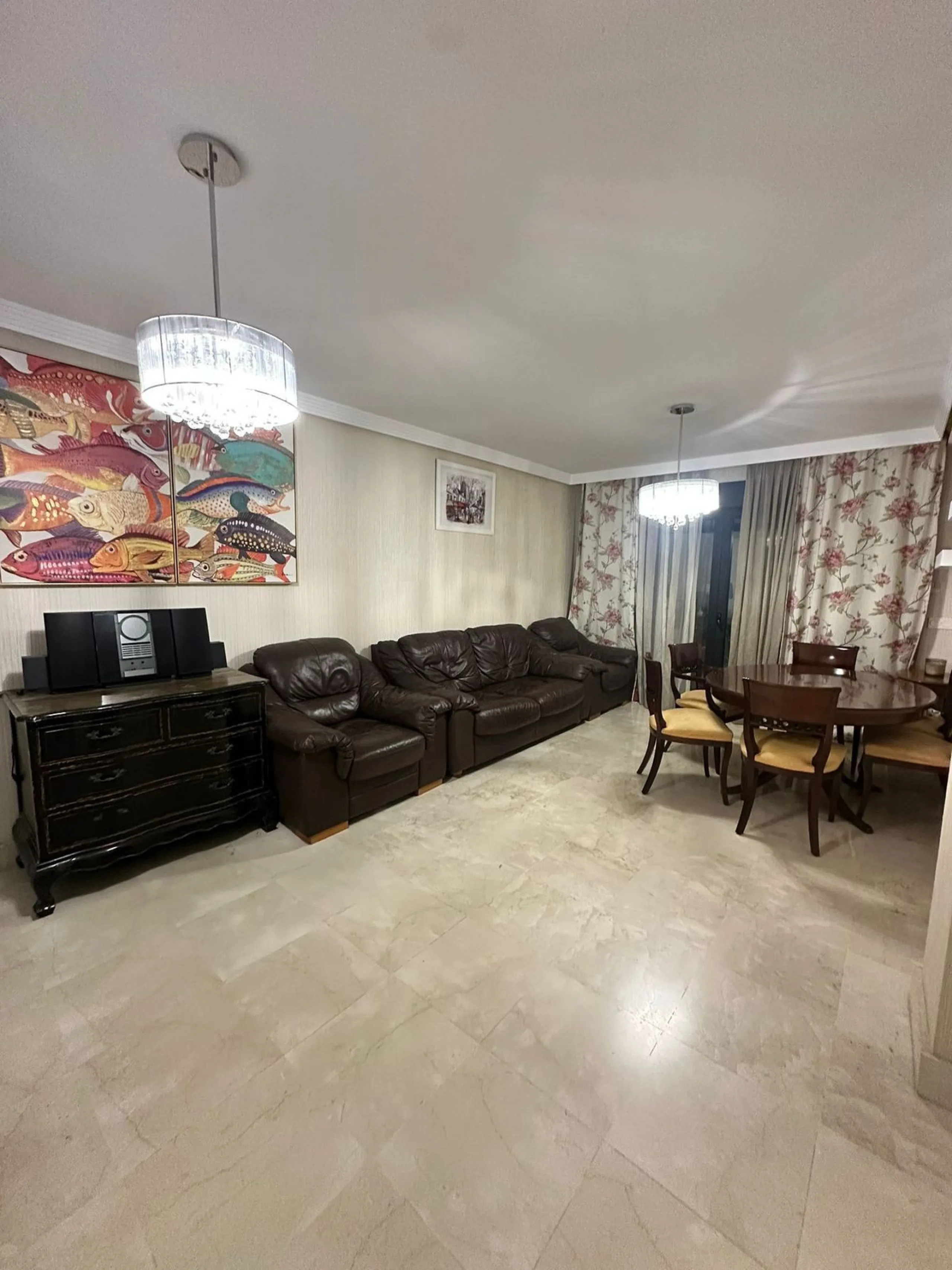 Excellent apartment located in the San Pedro beach area, within a well-known and well-established residential complex, considered one of the most attractive in the area due to its high demand and potential for appreciation. Its location is unbeatable, a s