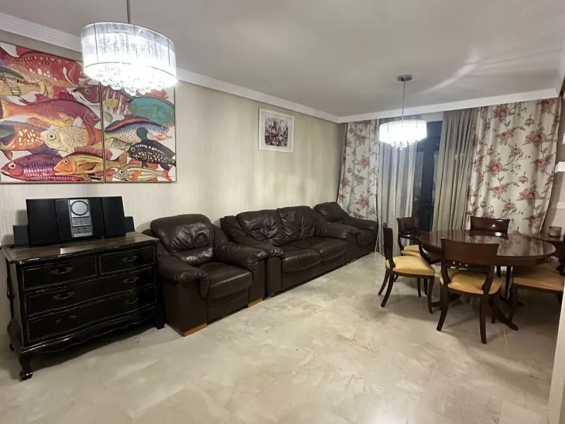 Excellent apartment located in the San Pedro beach area, within a well-known and well-established residential complex, considered one of the most attractive in the area due to its high demand and potential for appreciation. Its location is unbeatable, a s