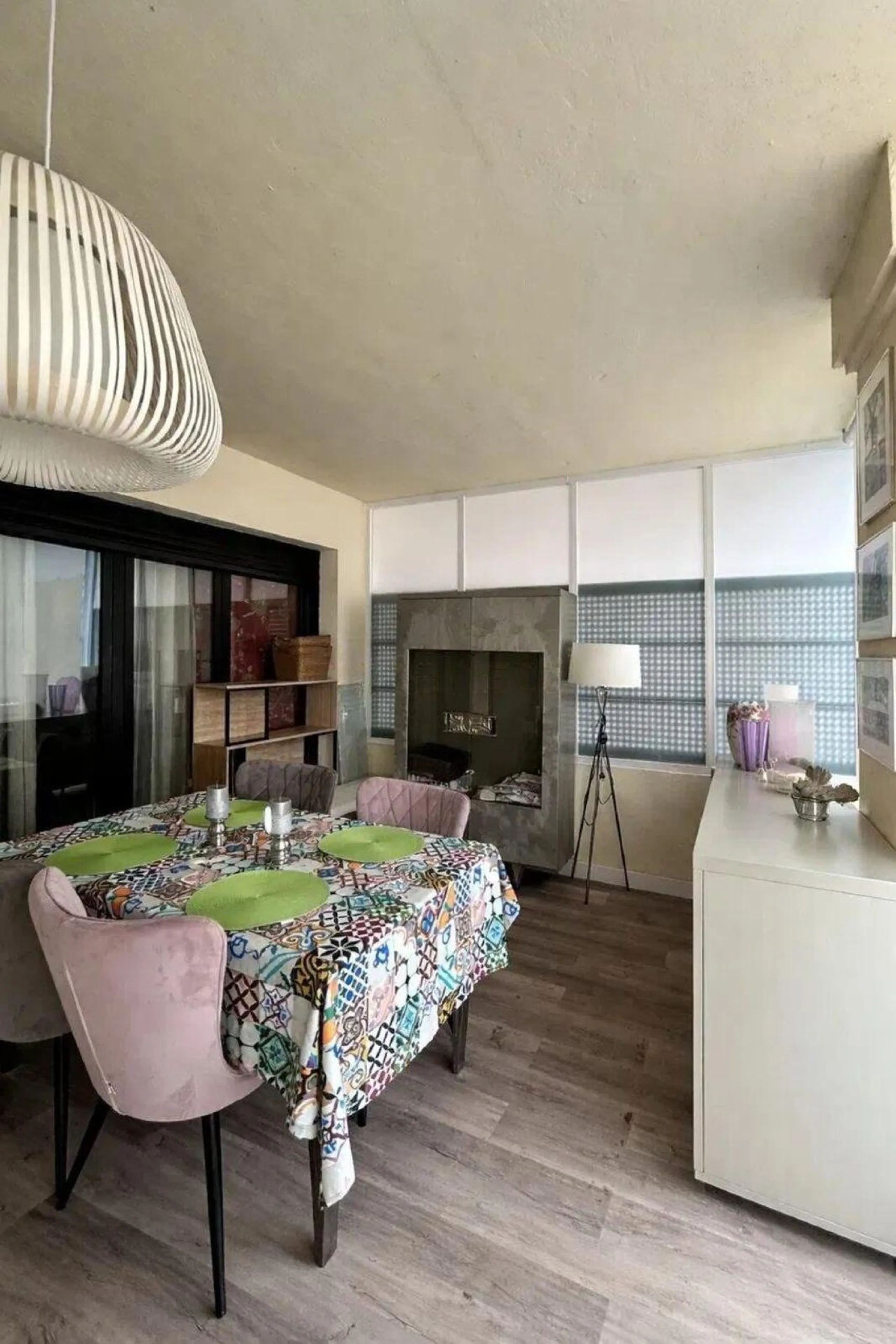 Excellent apartment located in the San Pedro beach area, within a well-known and well-established residential complex, considered one of the most attractive in the area due to its high demand and potential for appreciation. Its location is unbeatable, a s