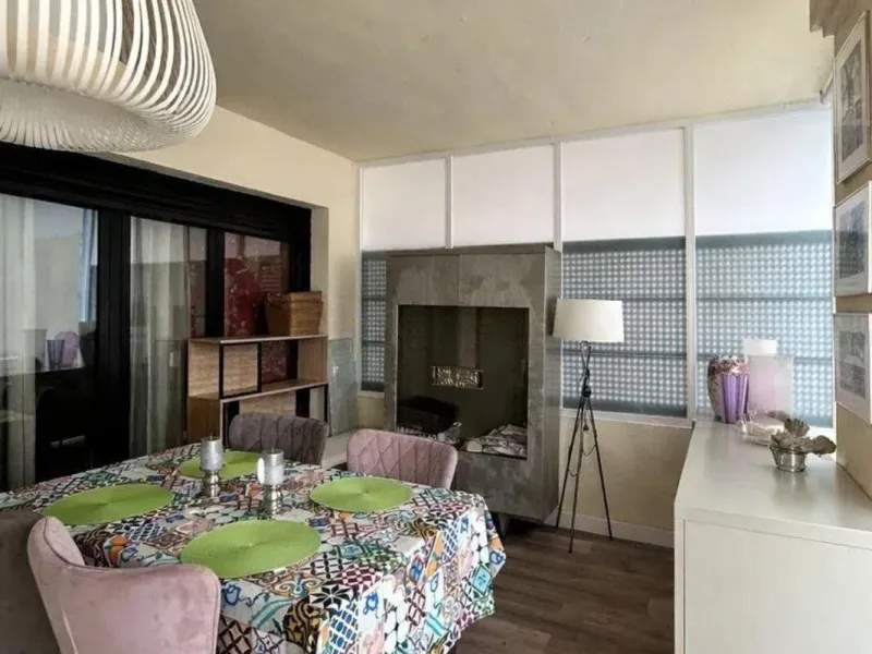 Excellent apartment located in the San Pedro beach area, within a well-known and well-established residential complex, considered one of the most attractive in the area due to its high demand and potential for appreciation. Its location is unbeatable, a s