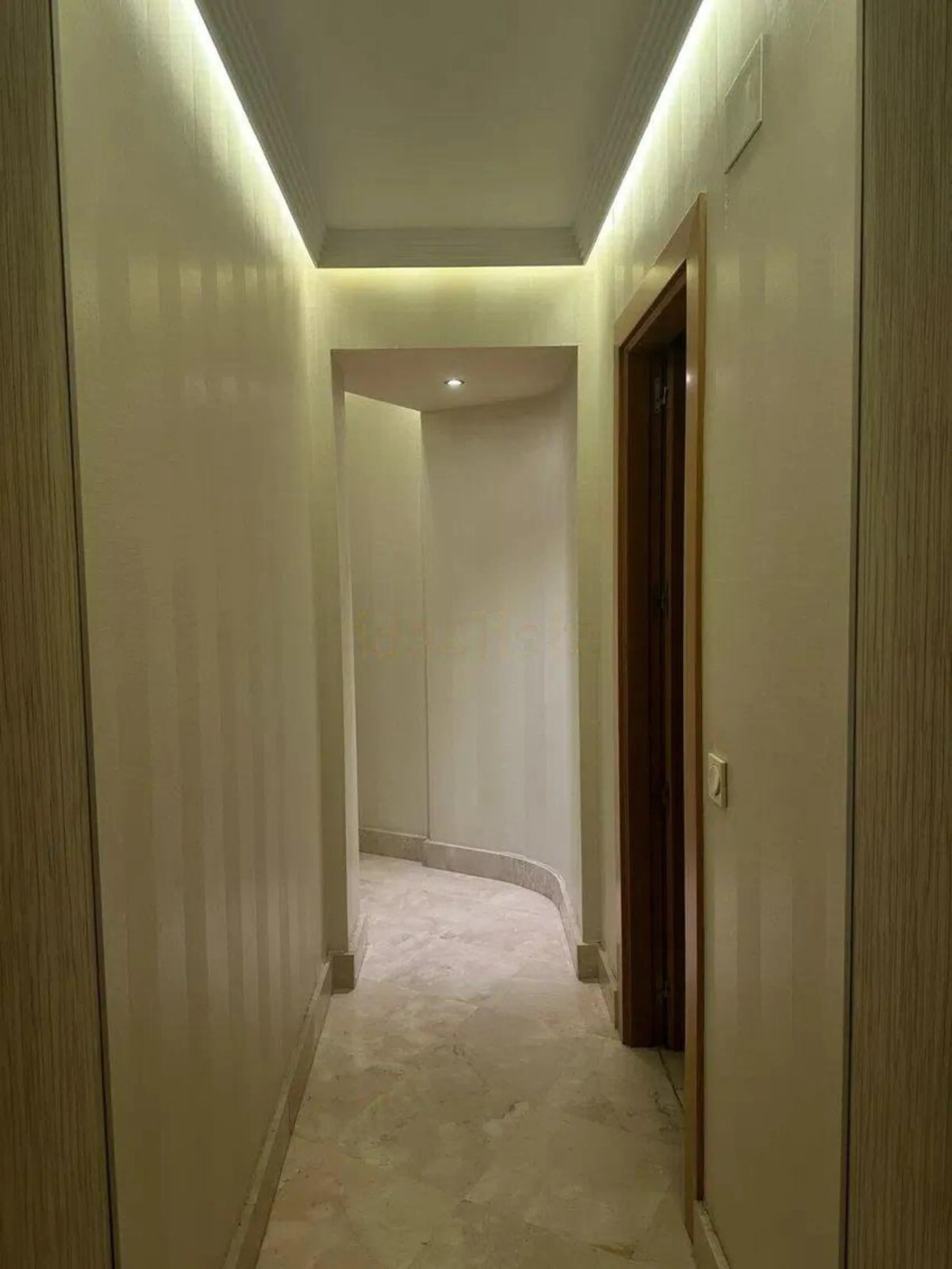 Excellent apartment located in the San Pedro beach area, within a well-known and well-established residential complex, considered one of the most attractive in the area due to its high demand and potential for appreciation. Its location is unbeatable, a s