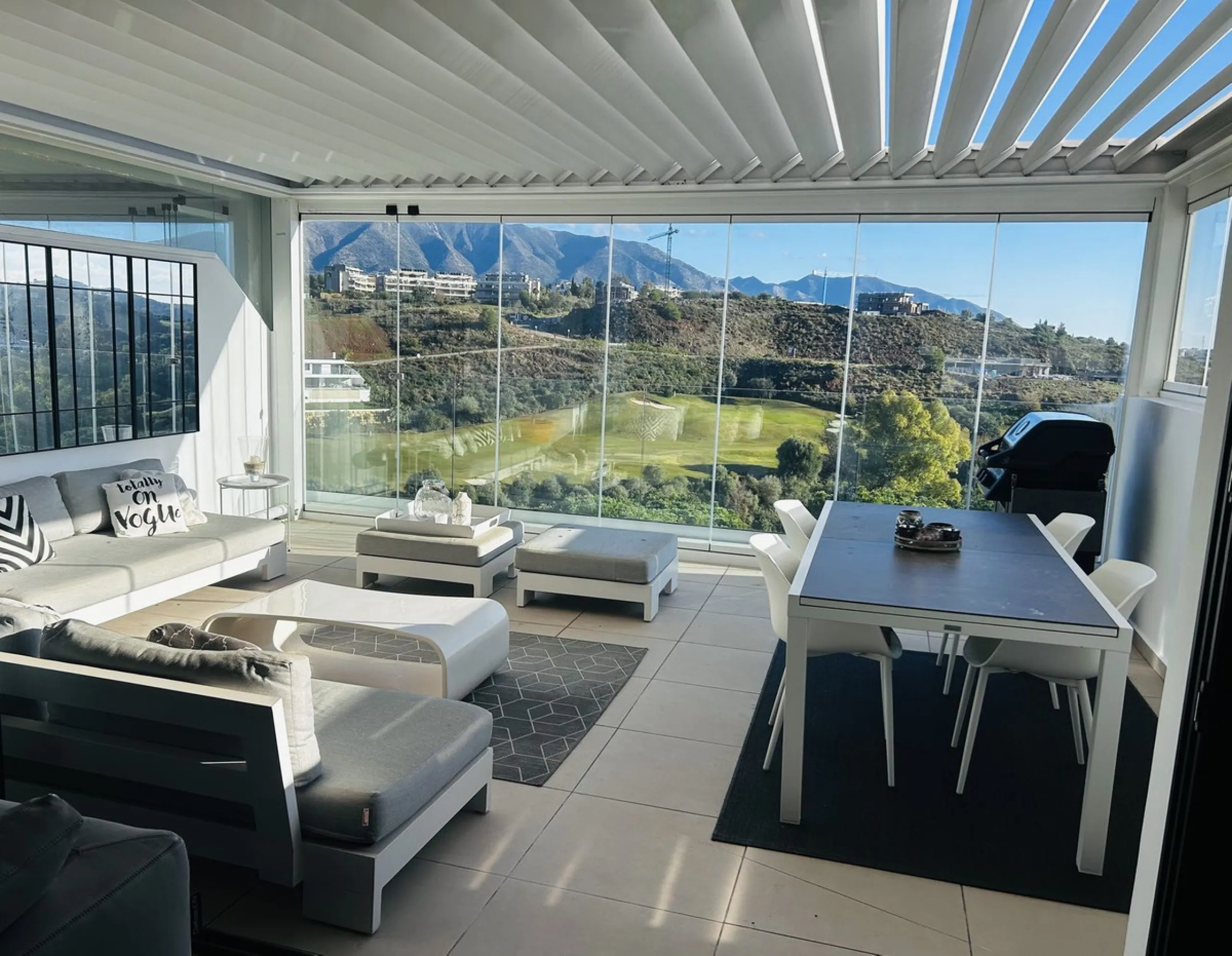 Apartment - Duplex в продаже в Mijas, Málaga. В доме 3 спален и 2 ванных комнат. Площадь дома 130 м²
