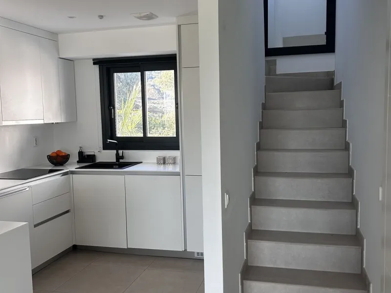 Apartment - Duplex в продаже в Mijas, Málaga. В доме 3 спален и 2 ванных комнат. Площадь дома 130 м²