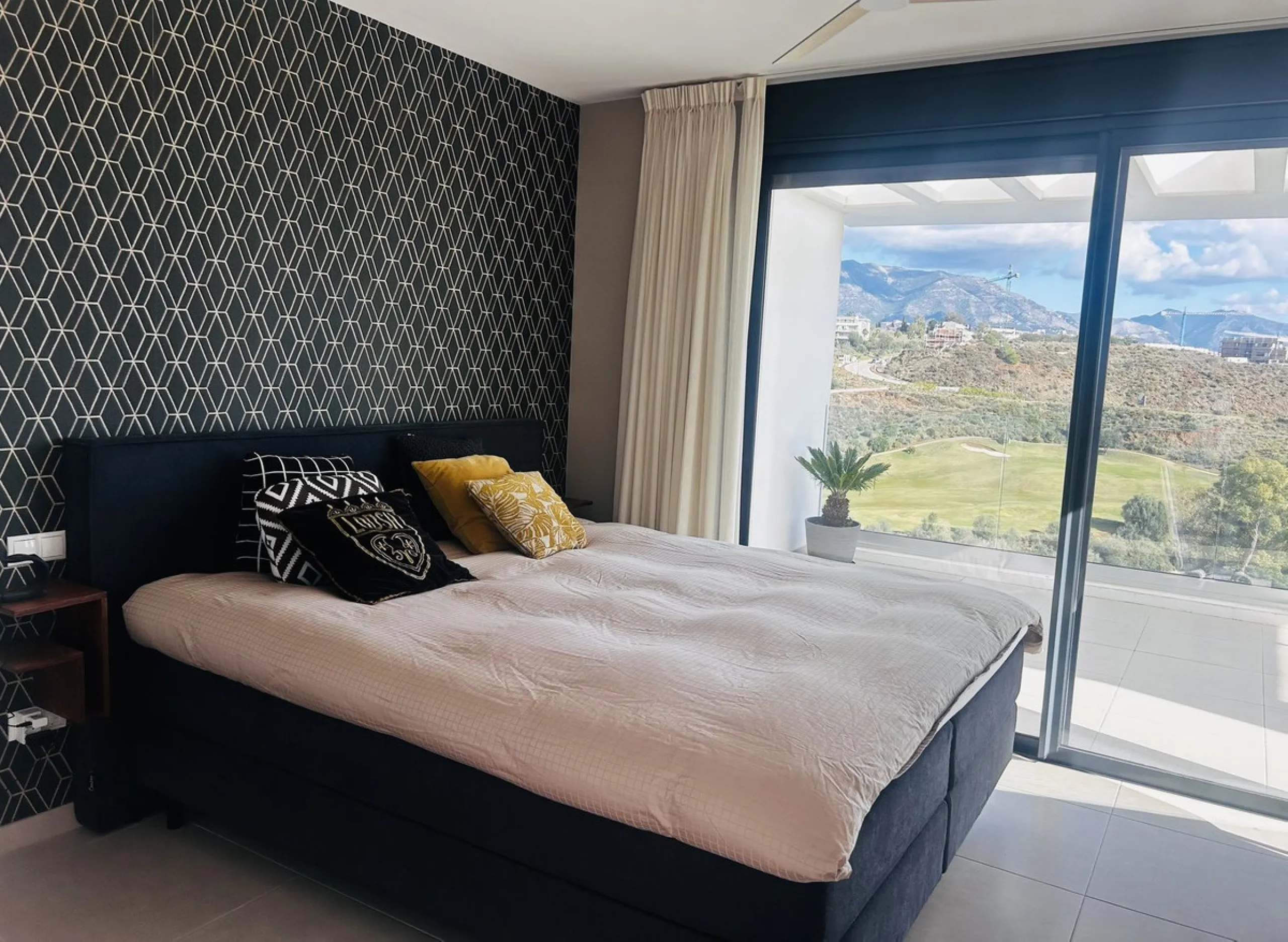 Apartment - Duplex в продаже в Mijas, Málaga. В доме 3 спален и 2 ванных комнат. Площадь дома 130 м²