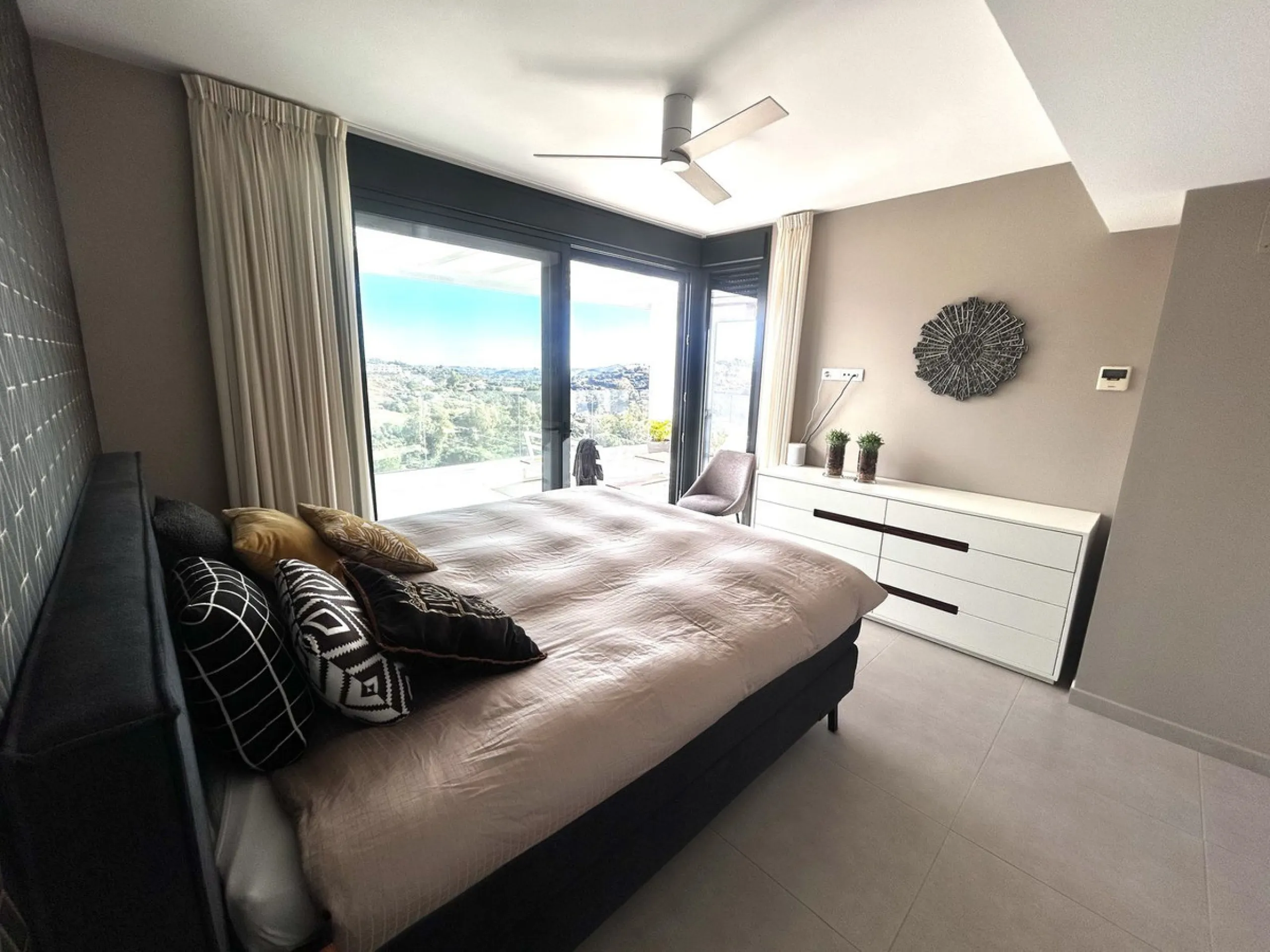 Apartment - Duplex в продаже в Mijas, Málaga. В доме 3 спален и 2 ванных комнат. Площадь дома 130 м²