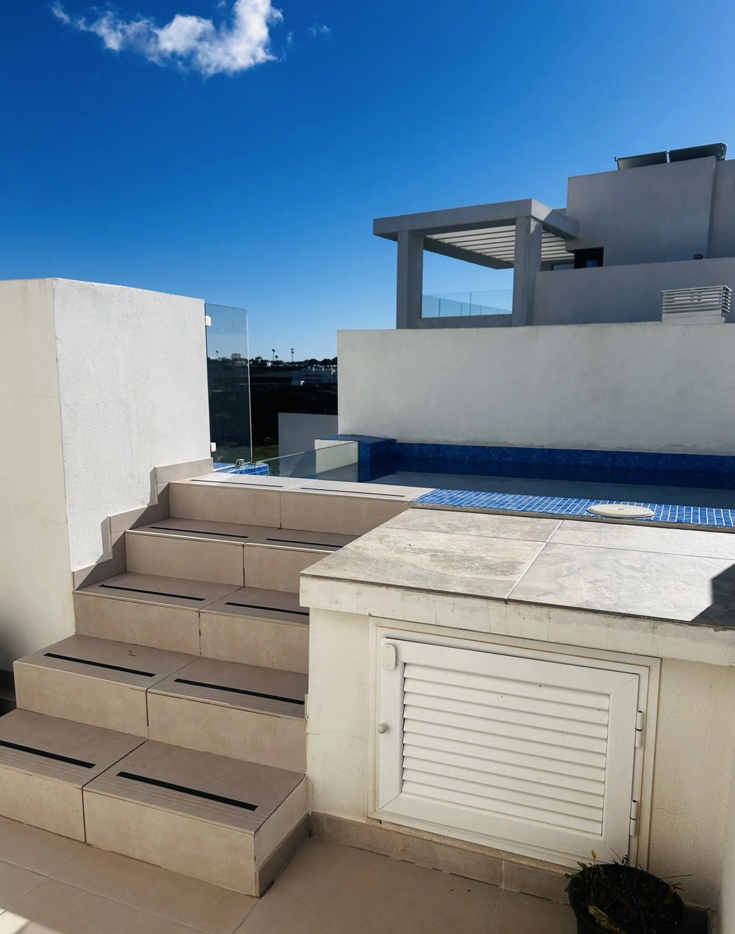 Apartment - Duplex в продаже в Mijas, Málaga. В доме 3 спален и 2 ванных комнат. Площадь дома 130 м²