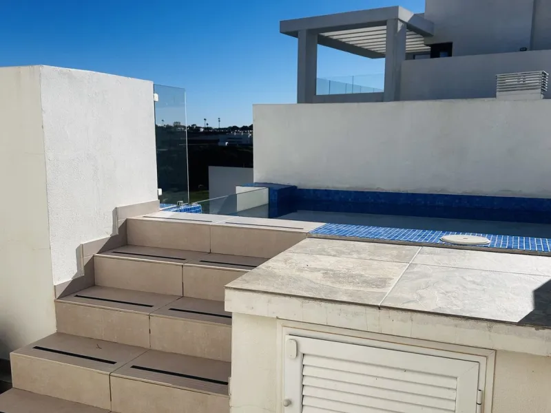 Apartment - Duplex в продаже в Mijas, Málaga. В доме 3 спален и 2 ванных комнат. Площадь дома 130 м²
