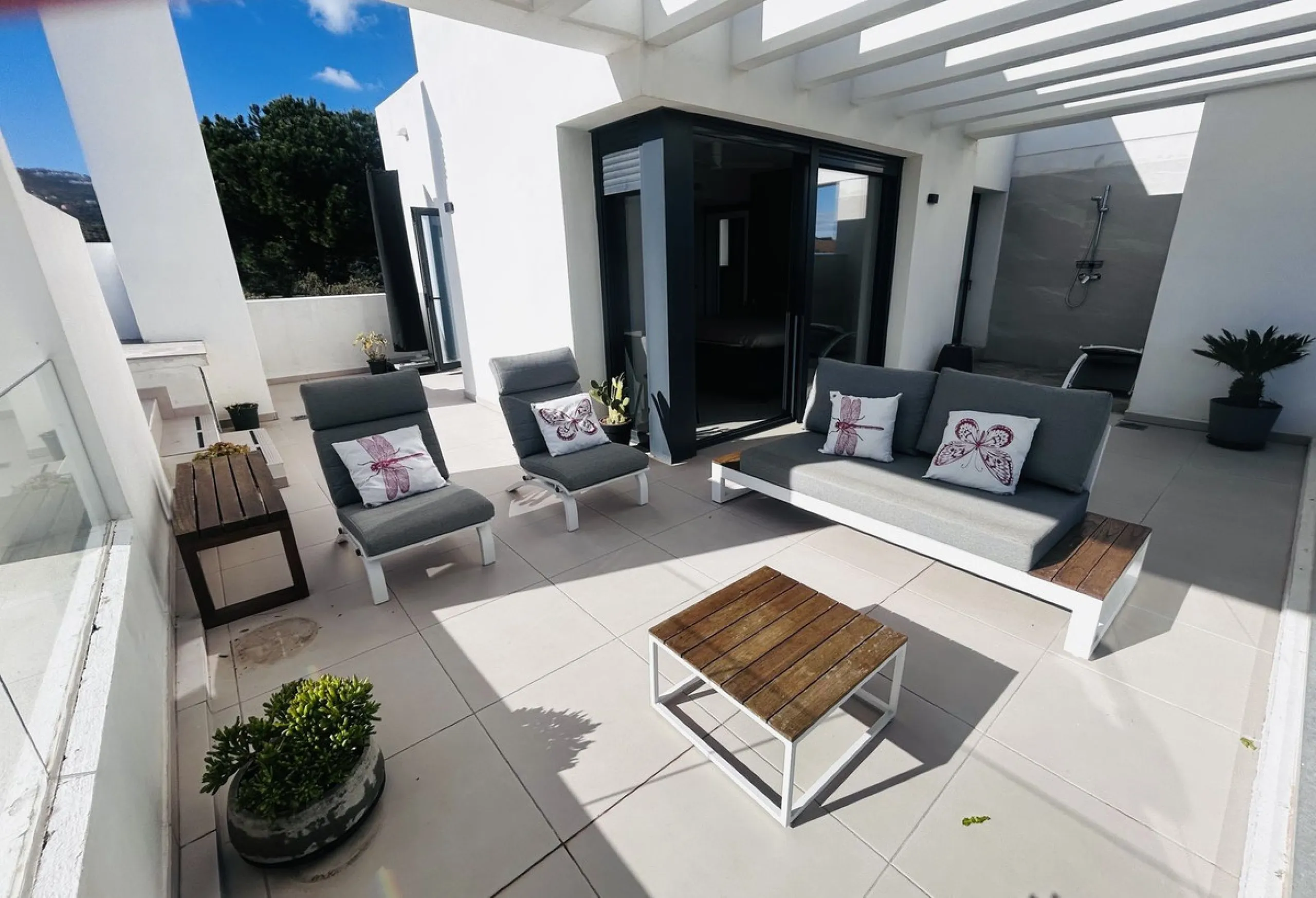 Apartment - Duplex в продаже в Mijas, Málaga. В доме 3 спален и 2 ванных комнат. Площадь дома 130 м²