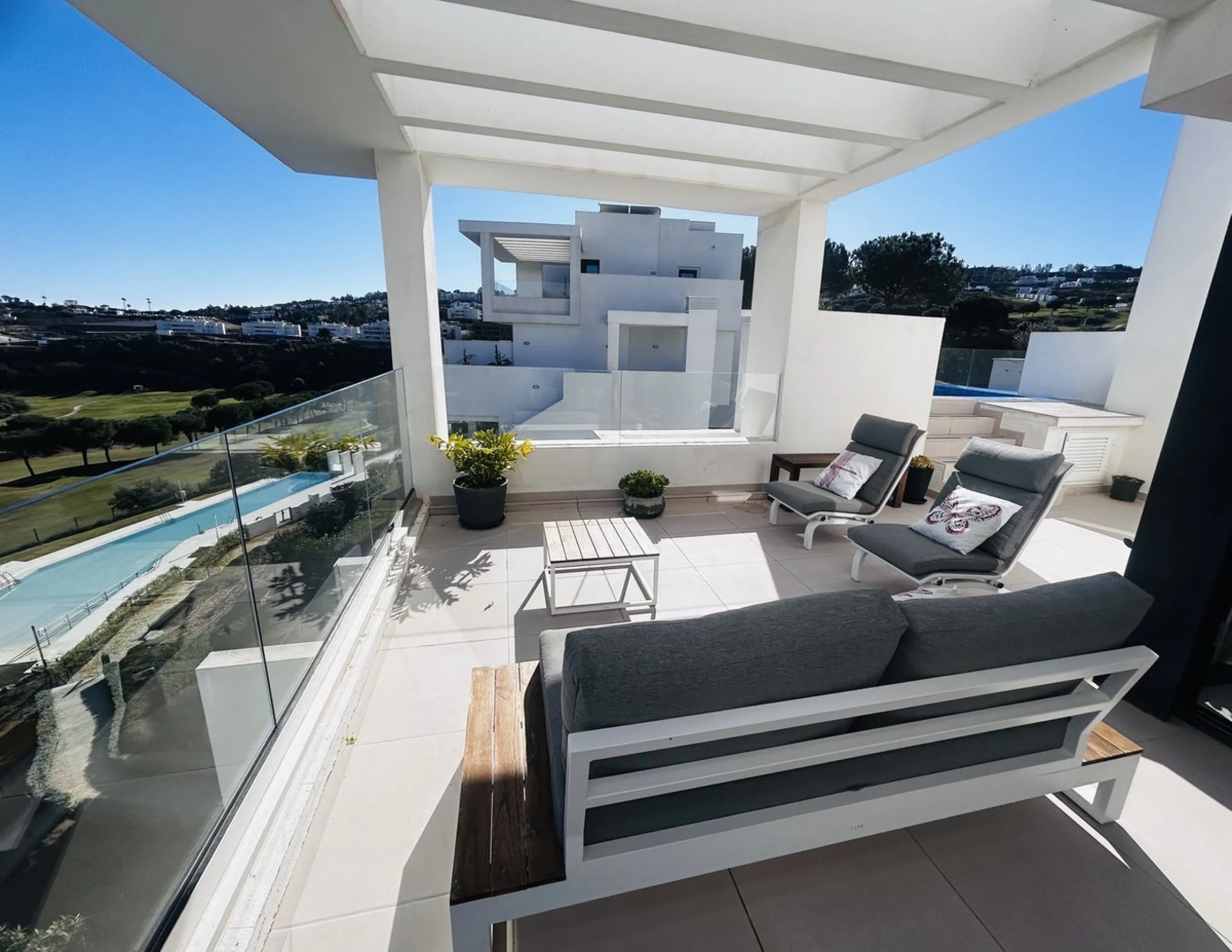Apartment - Duplex в продаже в Mijas, Málaga. В доме 3 спален и 2 ванных комнат. Площадь дома 130 м²