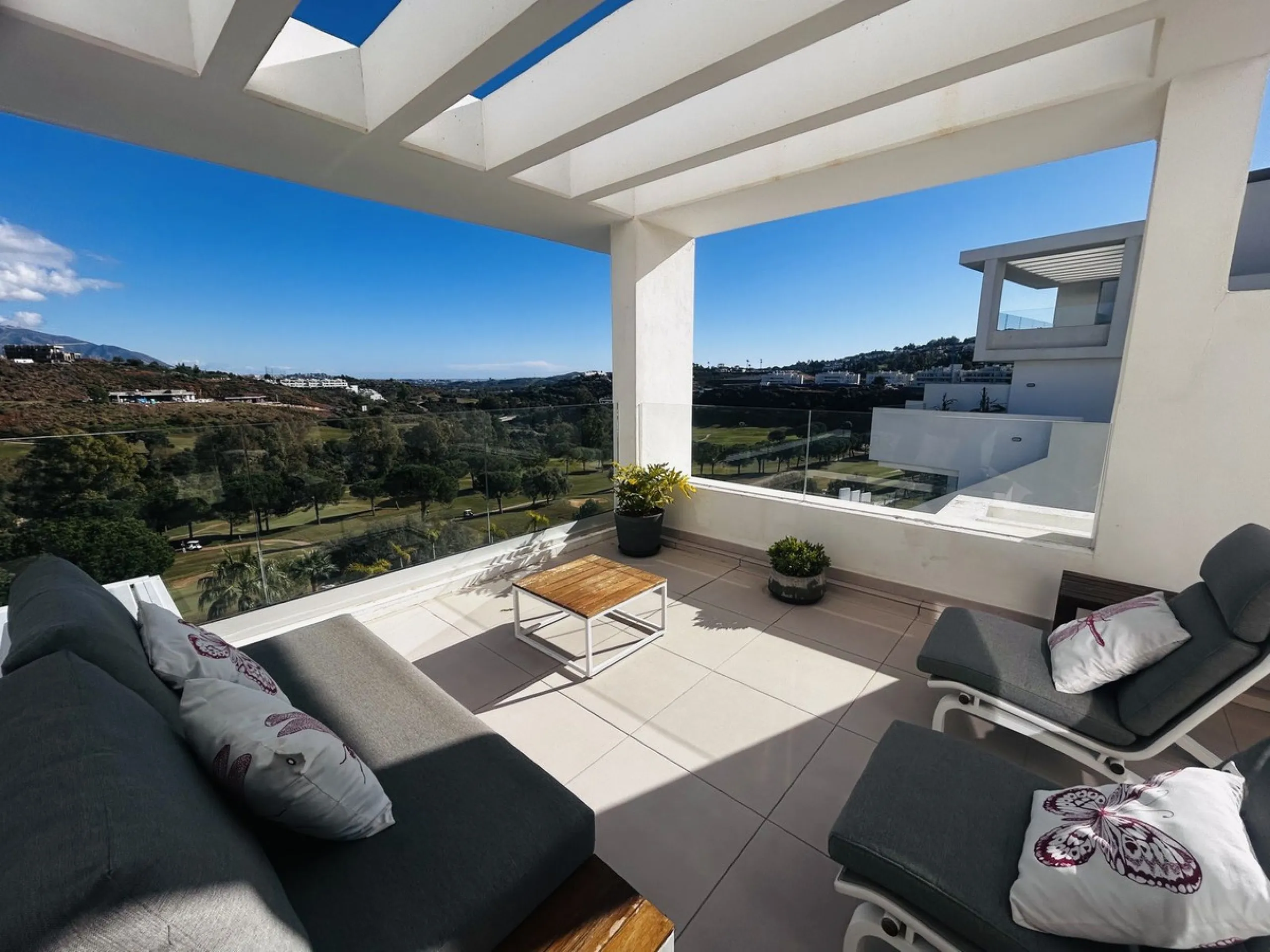 Apartment - Duplex в продаже в Mijas, Málaga. В доме 3 спален и 2 ванных комнат. Площадь дома 130 м²