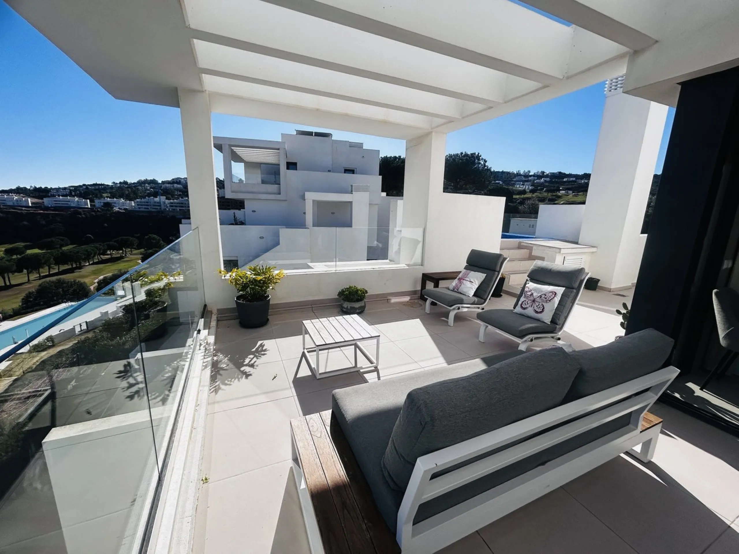 Apartment - Duplex в продаже в Mijas, Málaga. В доме 3 спален и 2 ванных комнат. Площадь дома 130 м²