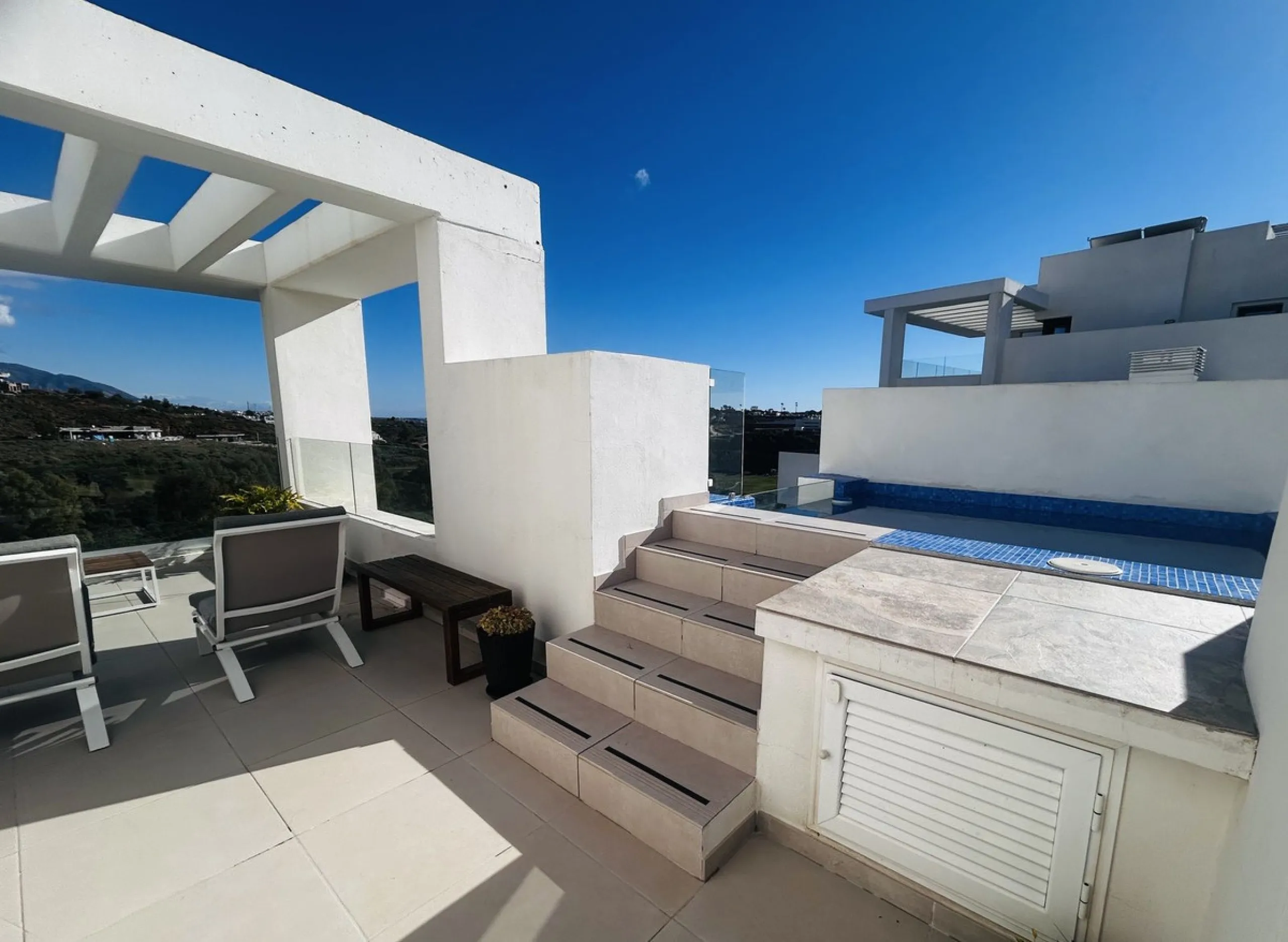 Apartment - Duplex в продаже в Mijas, Málaga. В доме 3 спален и 2 ванных комнат. Площадь дома 130 м²