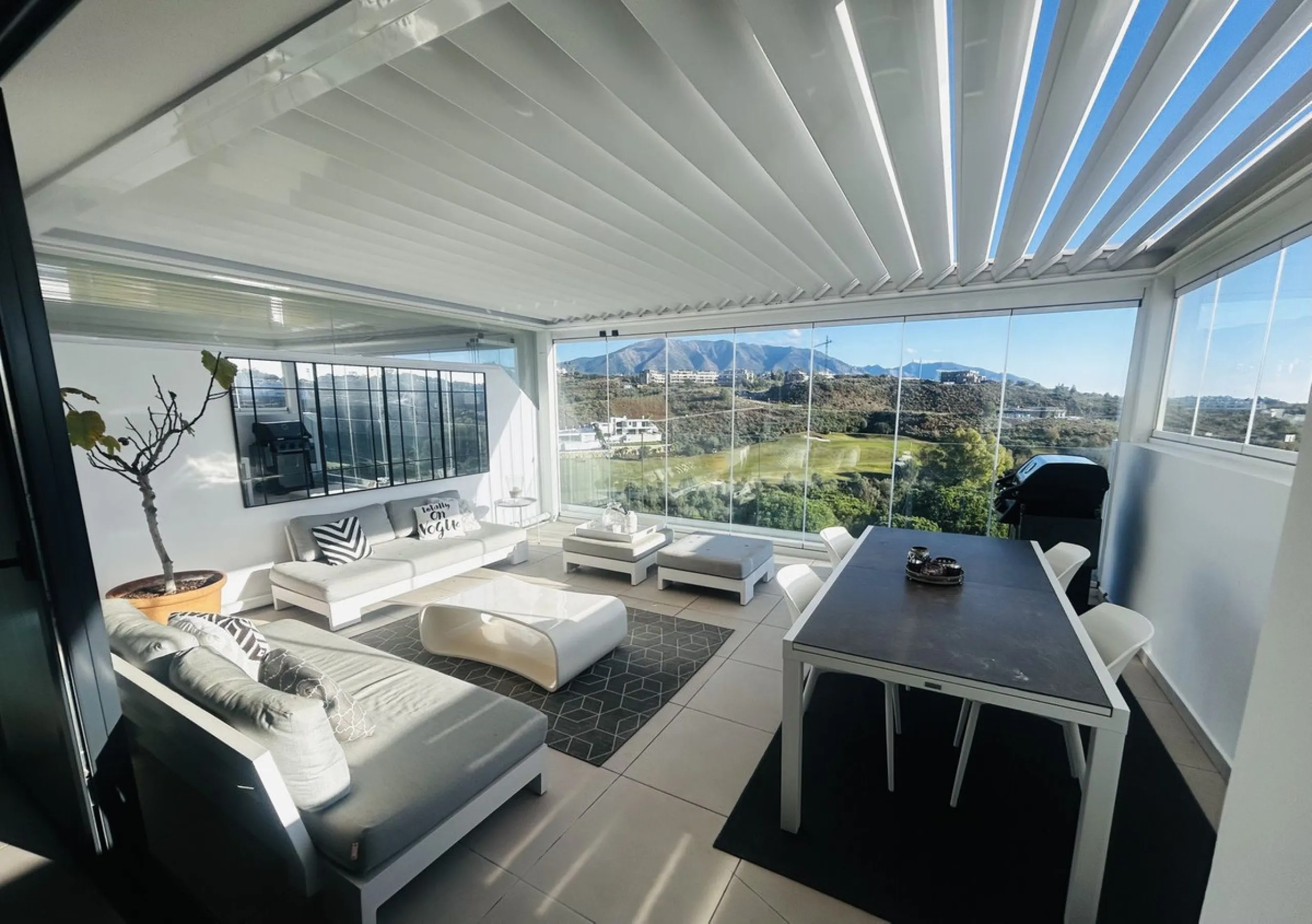Apartment - Duplex в продаже в Mijas, Málaga. В доме 3 спален и 2 ванных комнат. Площадь дома 130 м²