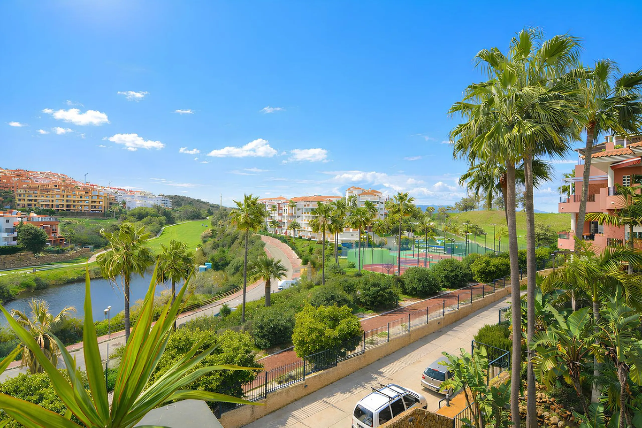 Apartment - Middle Floor Apartment в продаже в Mijas, Málaga. В доме 2 спален и 2 ванных комнат. Площадь дома 89 м²