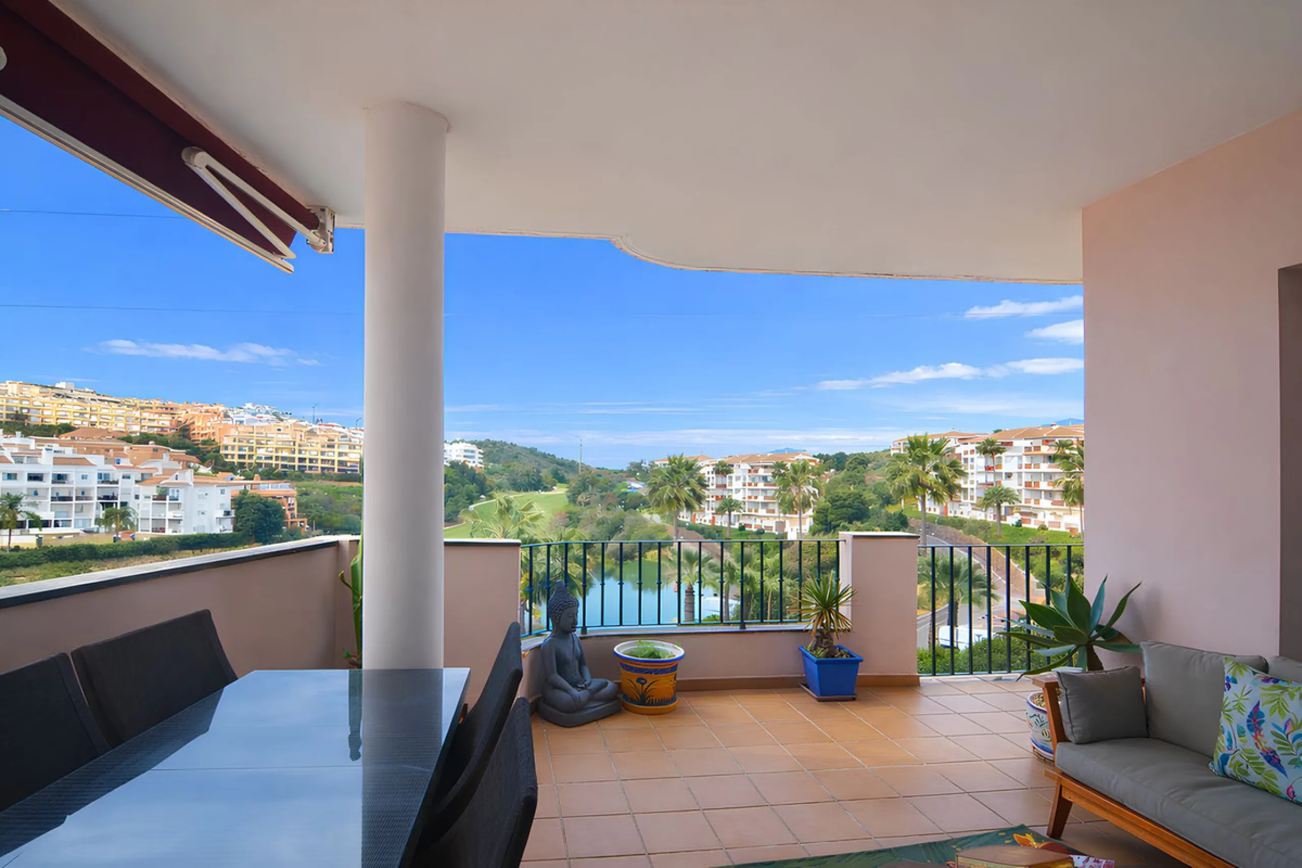 Apartment - Middle Floor Apartment в продаже в Mijas, Málaga. В доме 2 спален и 2 ванных комнат. Площадь дома 89 м²