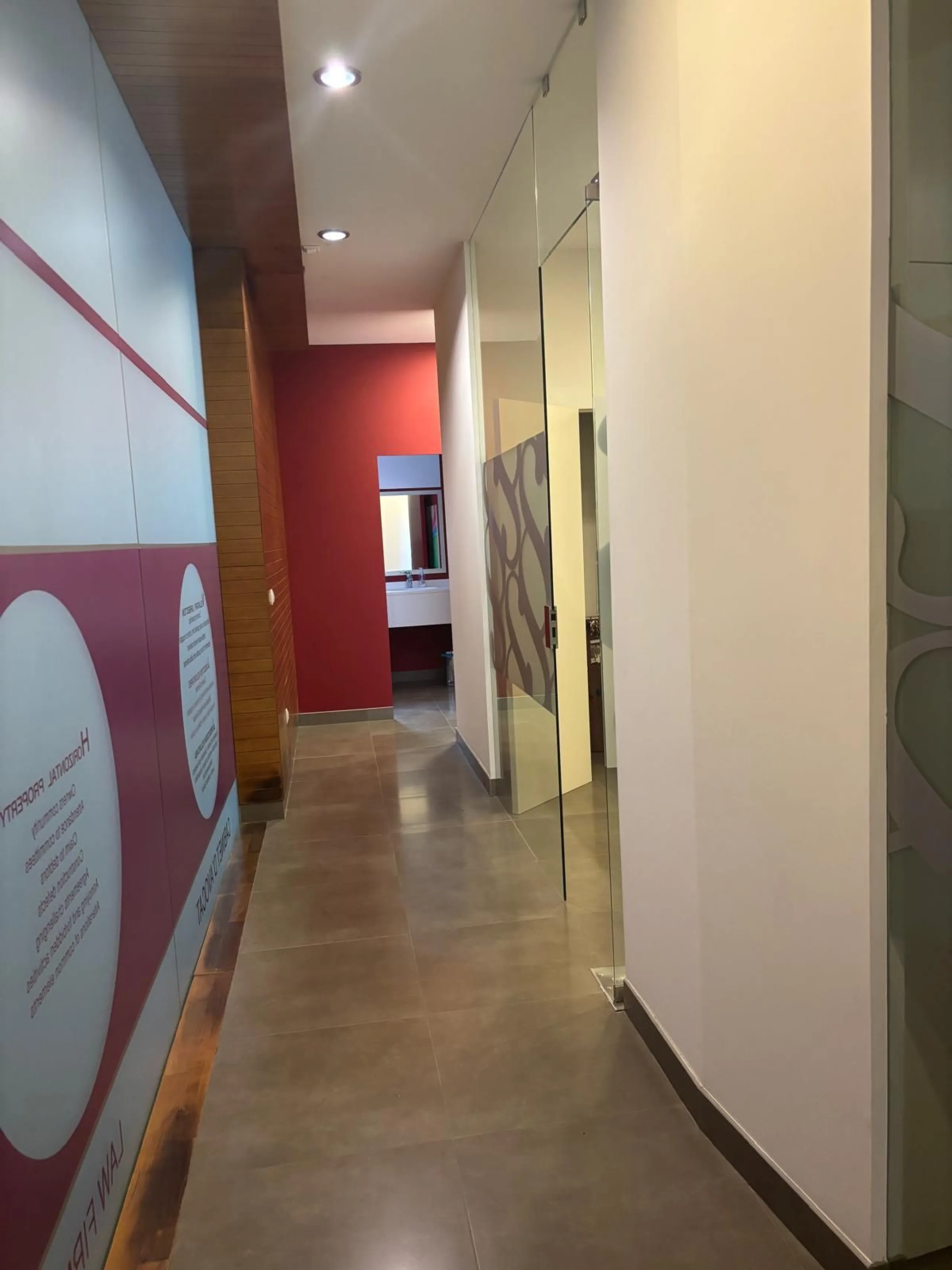 Commercial - Office в продаже в Benalmadena, Málaga. В доме 1 спален и 1 ванных комнат. Площадь дома 170 м²