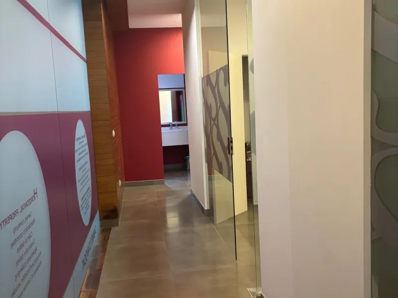 Commercial - Office в продаже в Benalmadena, Málaga. В доме 1 спален и 1 ванных комнат. Площадь дома 170 м²