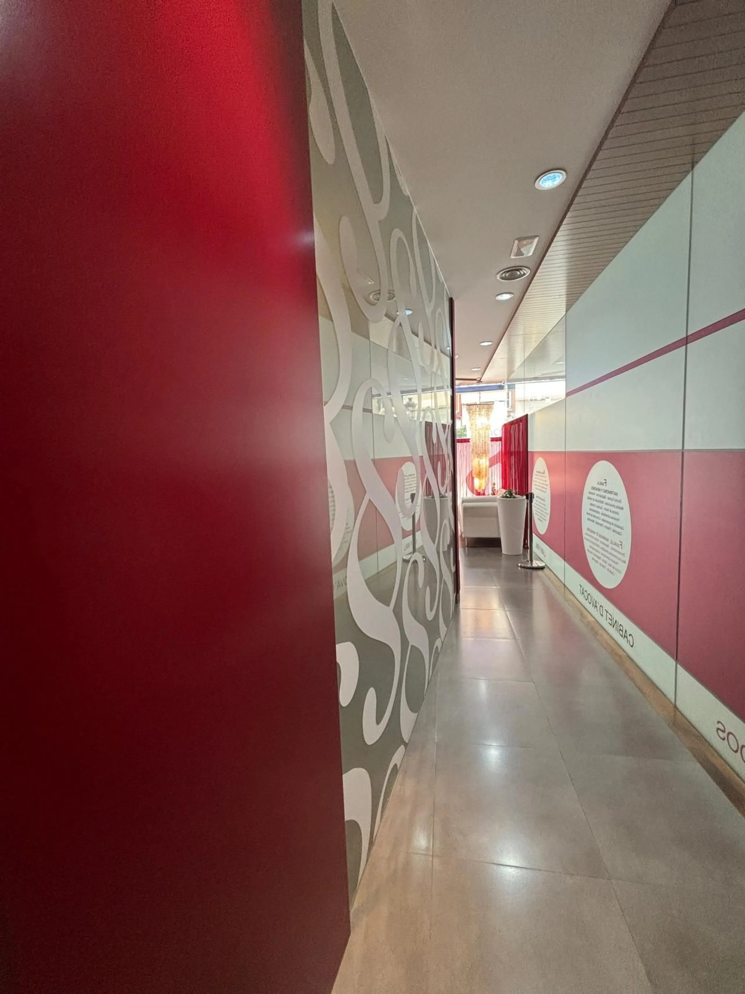 Commercial - Office в продаже в Benalmadena, Málaga. В доме 1 спален и 1 ванных комнат. Площадь дома 170 м²