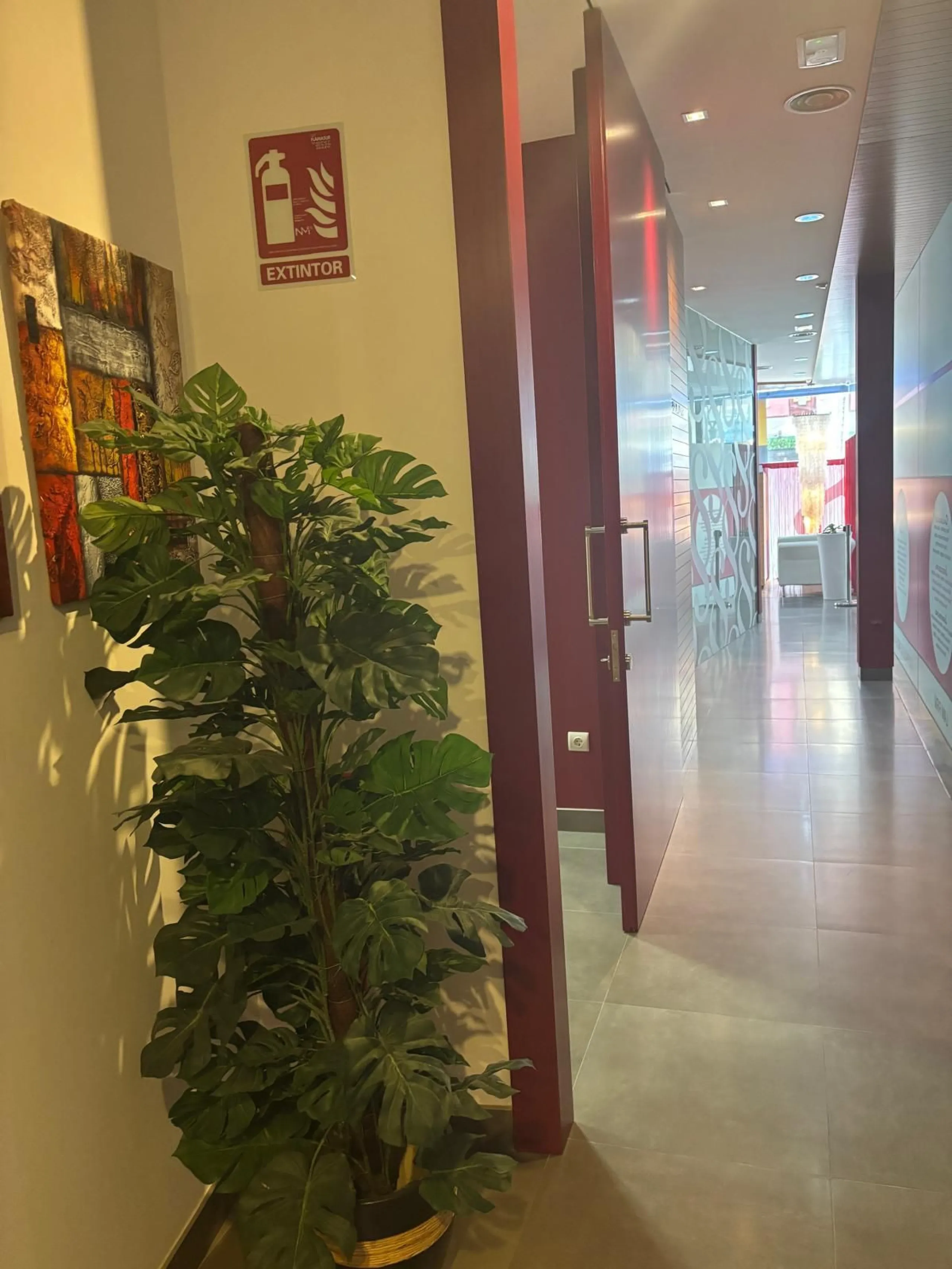 Commercial - Office в продаже в Benalmadena, Málaga. В доме 1 спален и 1 ванных комнат. Площадь дома 170 м²