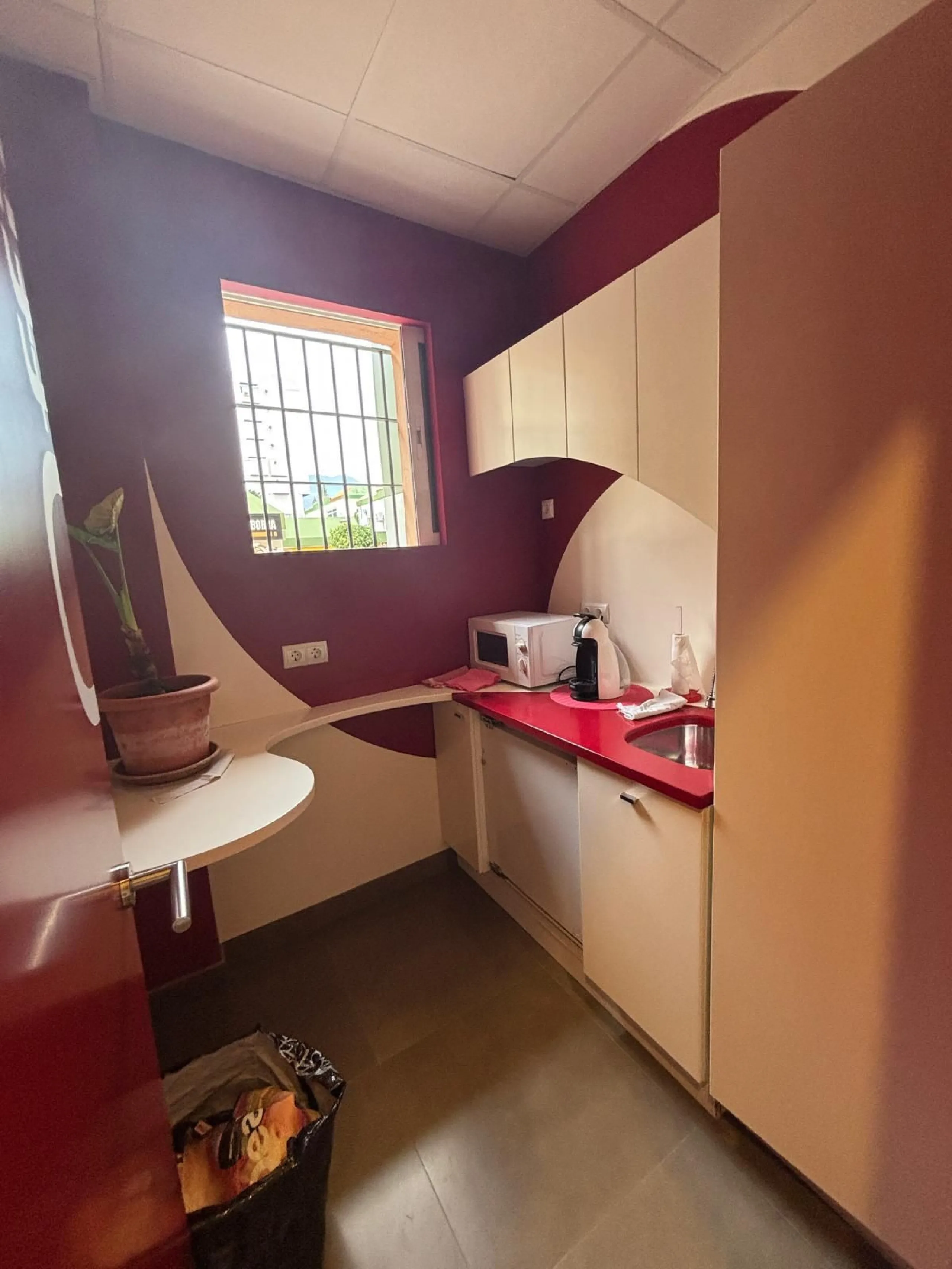 Commercial - Office в продаже в Benalmadena, Málaga. В доме 1 спален и 1 ванных комнат. Площадь дома 170 м²