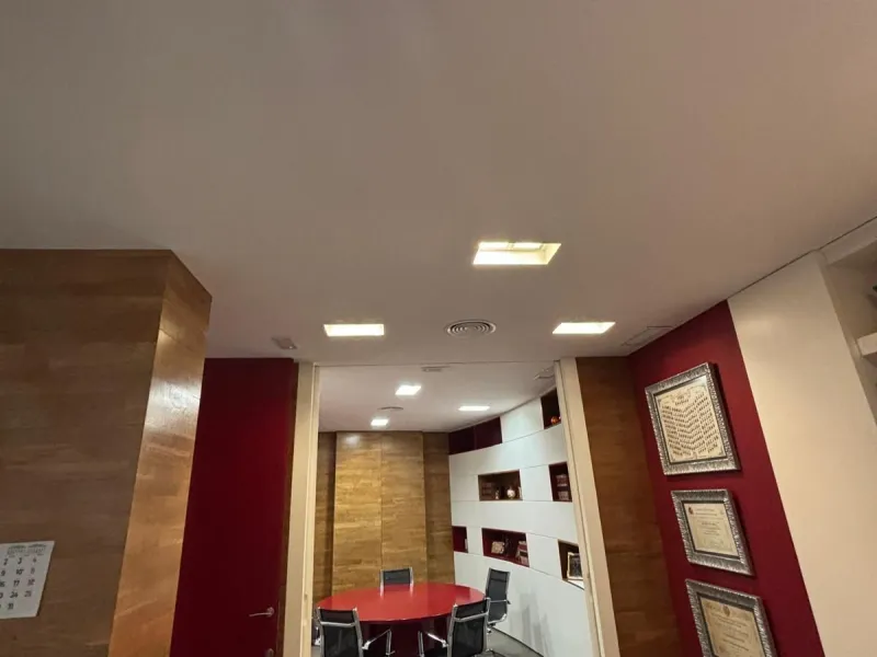 Commercial - Office в продаже в Benalmadena, Málaga. В доме 1 спален и 1 ванных комнат. Площадь дома 170 м²