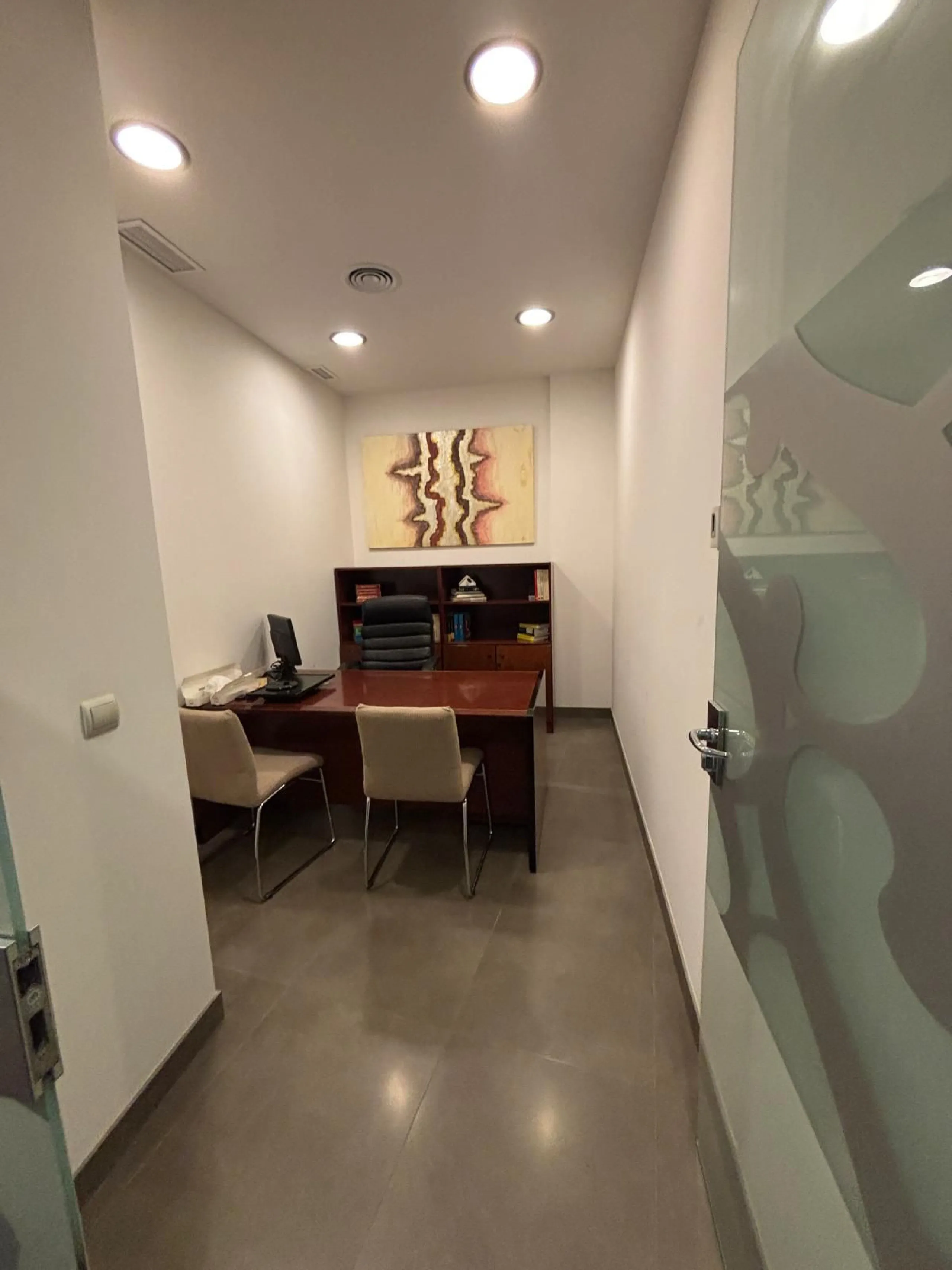 Commercial - Office в продаже в Benalmadena, Málaga. В доме 1 спален и 1 ванных комнат. Площадь дома 170 м²