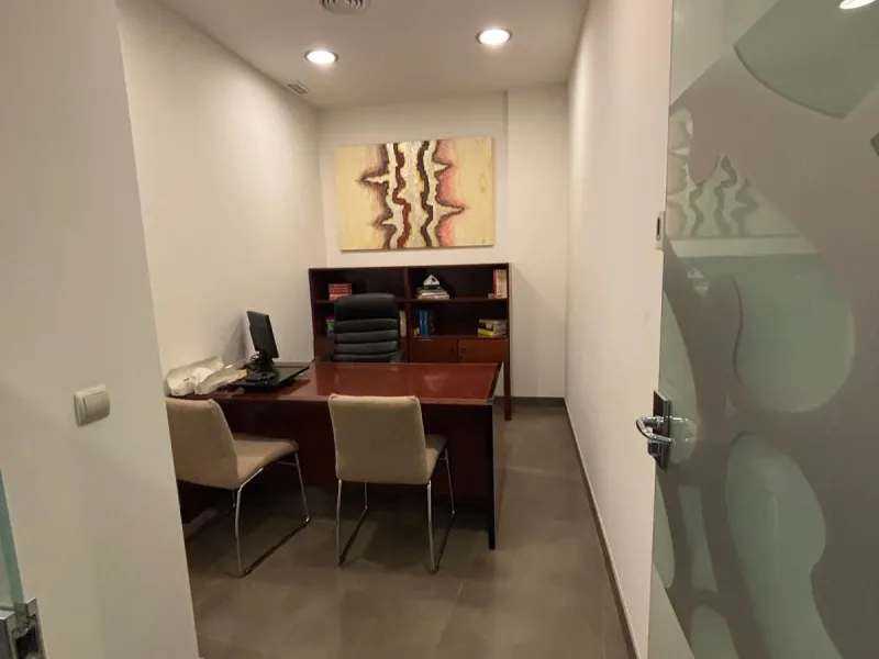 Commercial - Office в продаже в Benalmadena, Málaga. В доме 1 спален и 1 ванных комнат. Площадь дома 170 м²