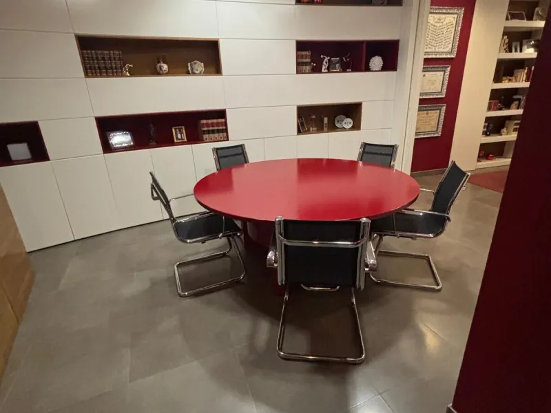 Commercial - Office в продаже в Benalmadena, Málaga. В доме 1 спален и 1 ванных комнат. Площадь дома 170 м²