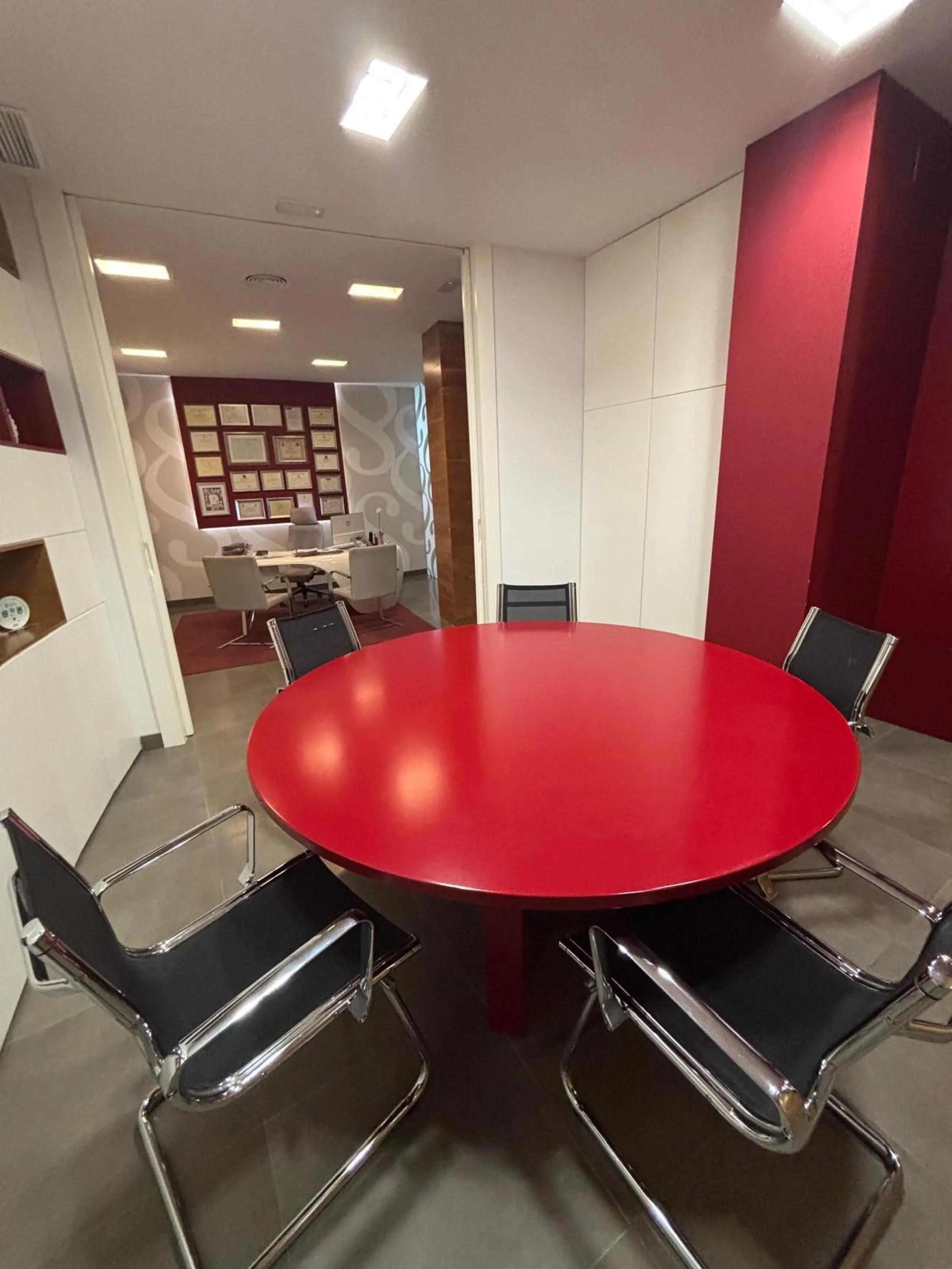 Commercial - Office в продаже в Benalmadena, Málaga. В доме 1 спален и 1 ванных комнат. Площадь дома 170 м²
