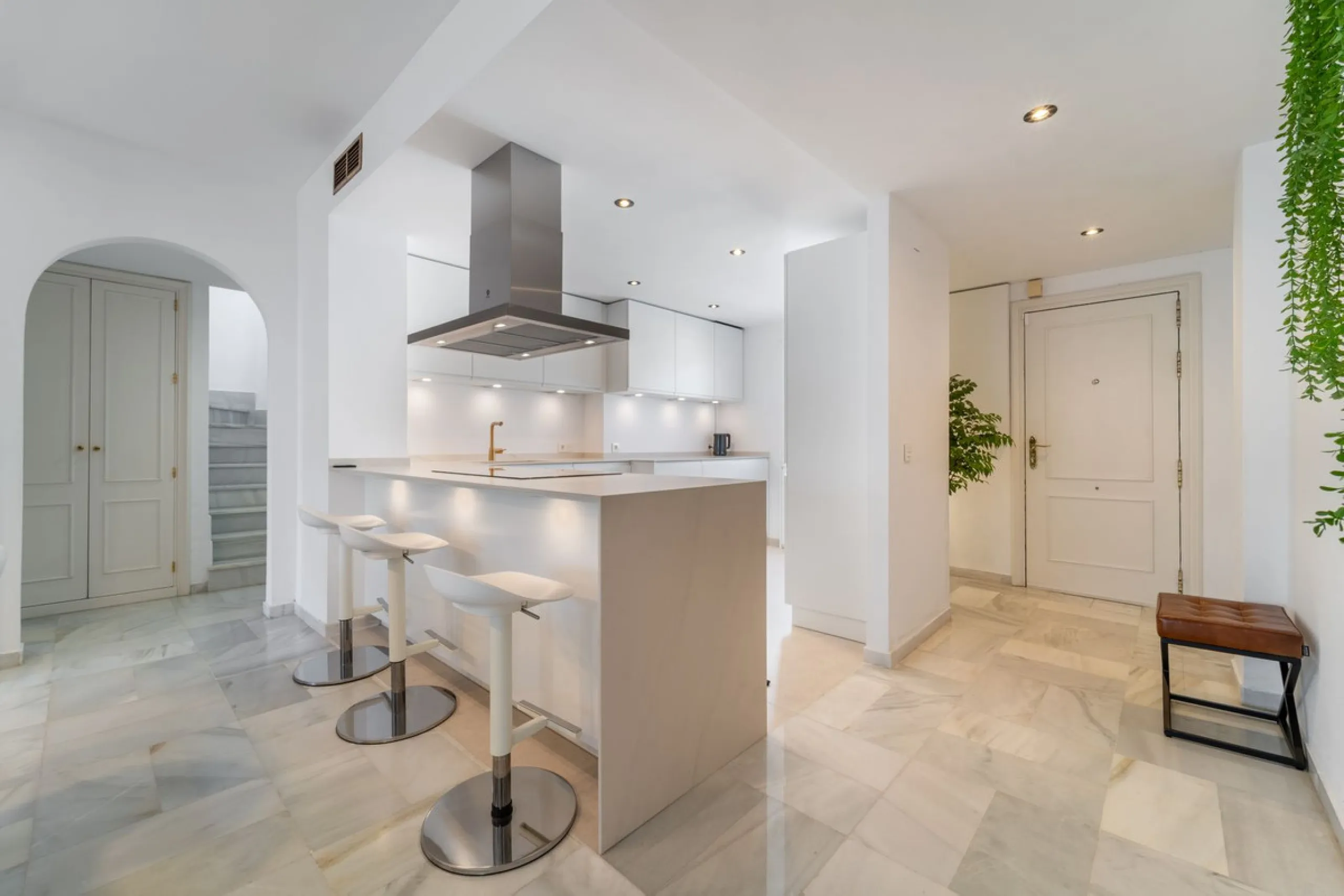 Located in the prestigious area of Nagüeles, Marbella, this elegant 3-bedroom, 3-bathroom duplex apartment occupies the first and second (top) floors of the sought-after Urb. Pueblo Bermejo, offering privacy, comfort, and an exceptional residential settin
