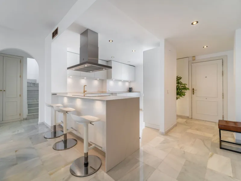 Located in the prestigious area of Nagüeles, Marbella, this elegant 3-bedroom, 3-bathroom duplex apartment occupies the first and second (top) floors of the sought-after Urb. Pueblo Bermejo, offering privacy, comfort, and an exceptional residential settin